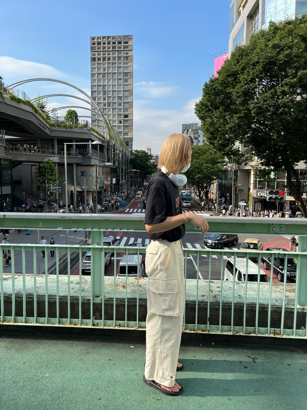 「真夏のアクティブスタイル、今日のコーデ、いいね、save、フォローお願いします🤑、夏、ゆるコーデ、カーゴパンツ、oofos、instagram」｜「OOFOSのOOFOS/ウーフォス OOriginal（サンダル、ブラック系）」を使った、しんばさん（メンズ・171cm）の夏コーディネートの2枚目の写真