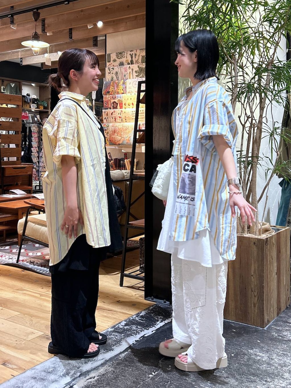 「低身長、カジュアル、体型カバー、休日コーデ、デート/ロマンティック、楽ちんコーデ、春コーデ、女子会、ゆったり、niko and ...、夏コーデ、シャツ、タンクトップ、骨格ウェーブ、キャミワンピース」｜「niko and...のオリジナル厚底トングサンダル（サンダル、ベージュ系）」を使った、h0peeekoさん（レディース・151cm）の夏コーディネートの2枚目の写真
