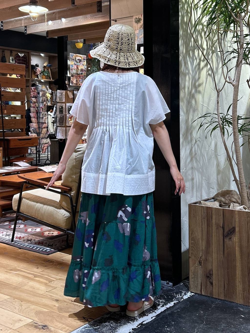 「低身長、カジュアル、体型カバー、休日コーデ、デート/ロマンティック、楽ちんコーデ、春コーデ、女子会、ゆったり、niko and ...、夏コーデ、骨格ウェーブ、リラックス、ブラウス、ウエストゴム」｜「niko and...のスーピマ2WAYタンクトップ（タンクトップ、ブラック系）」を使った、h0peeekoさん（レディース・151cm）の夏コーディネートの4枚目の写真