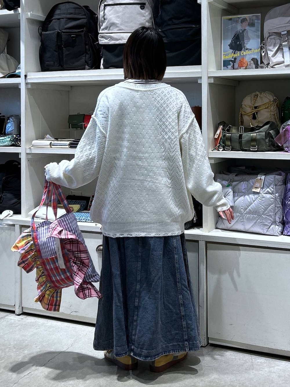 「ロンT、デートコーデ、骨格ウェーブ、低身長、カジュアル、体型カバー、休日コーデ、デート/ロマンティック、楽ちんコーデ、春コーデ、女子会、ゆったり、niko and ...、カーディガン、ニット」|「niko and...のオーガニックコットンテンセルロングTシャツ(Tシャツ/カットソー、ブラック系)」を使った、h0peeekoさん(レディース・151cm)の春コーディネートの4枚目の写真