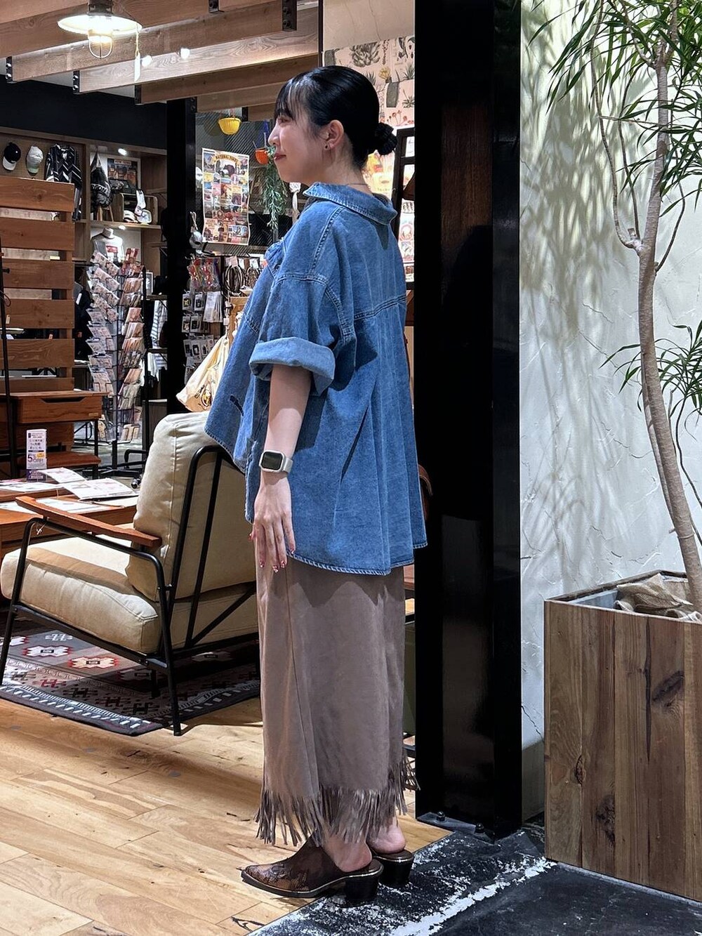 「女子会、ゆったり、niko and ...、夏コーデ、ウエストゴム、骨格ウェーブ、ブランドミックス、GLOBAL WORK、スカート、シャツ、ショルダーバッグ、デートコーデ、タンクトップ、低身長、カジュアル」|「niko and...のスーピマ2WAYタンクトップ(タンクトップ、オレンジ系)」を使った、h0peeekoさん(レディース・151cm)の夏コーディネートの3枚目の写真