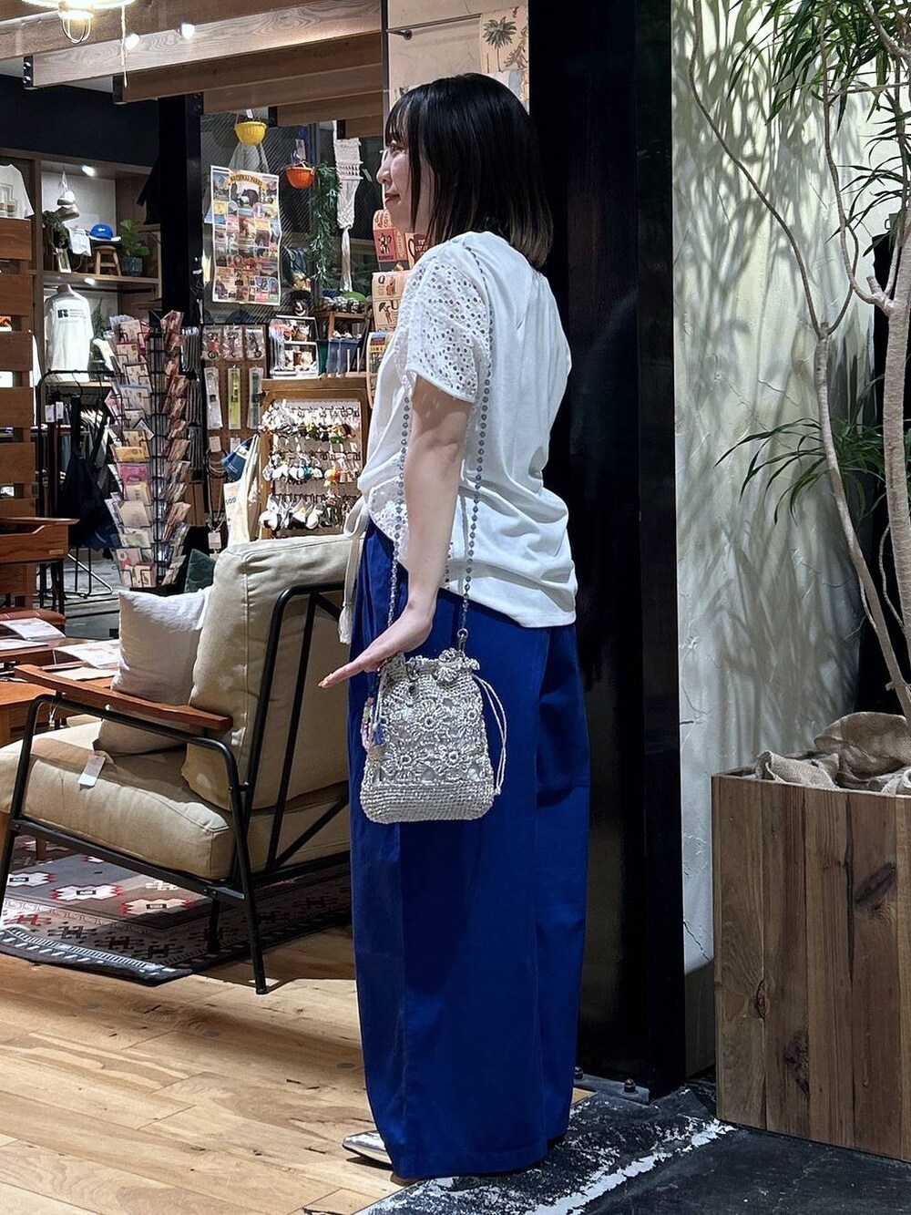 「夏コーデ、リラックス、デートコーデ、おでかけ、低身長、カジュアル、体型カバー、休日コーデ、デート/ロマンティック、楽ちんコーデ、春コーデ、女子会、ゆったり、niko and ...、Tシャツ」｜「niko and...のDRYイージーワイドパンツ（その他パンツ、ブルー系）」を使った、h0peeekoさん（レディース・151cm）の春コーディネートの2枚目の写真