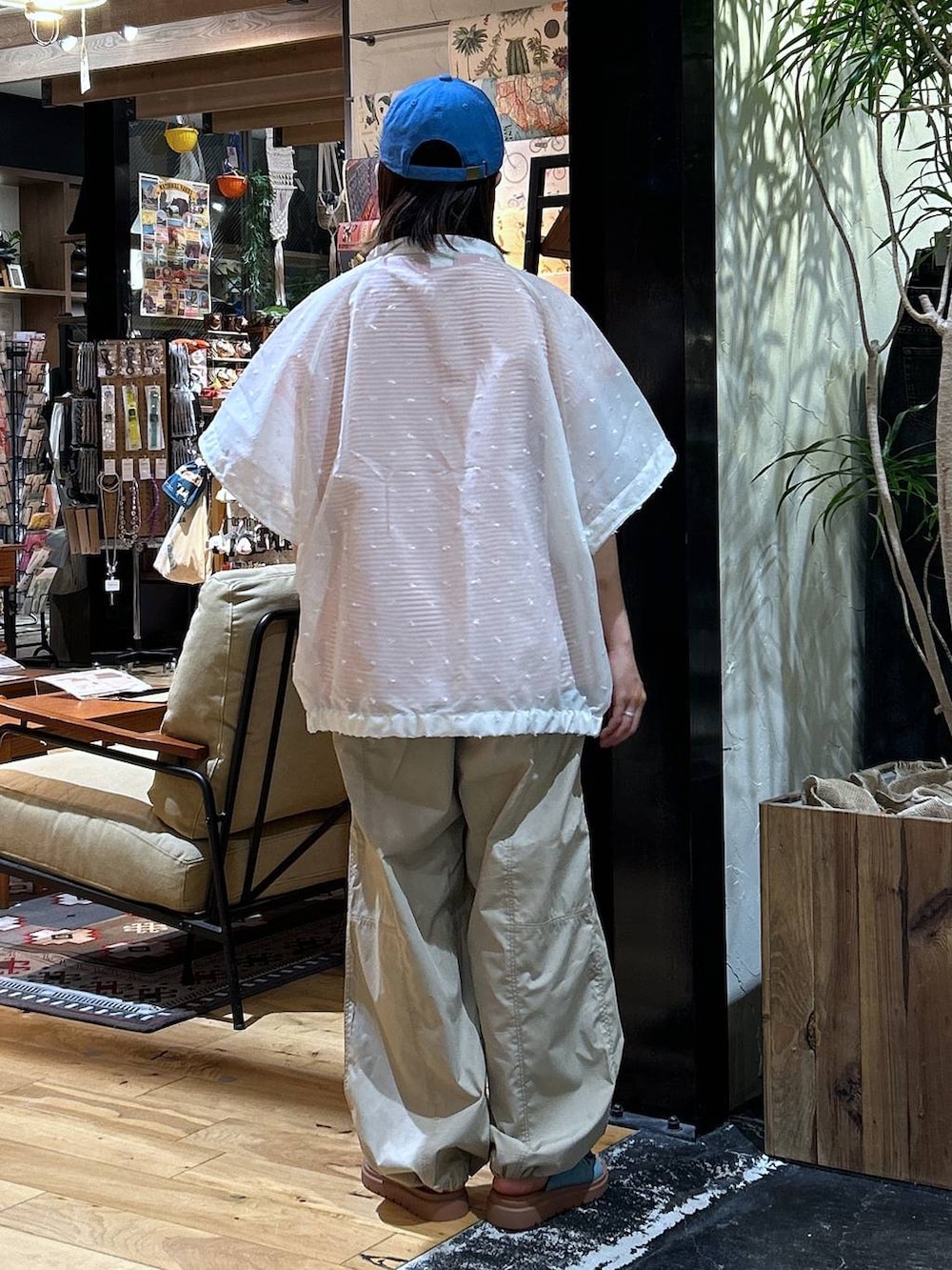 「ゆったり、低身長、カジュアル、体型カバー、休日コーデ、デート/ロマンティック、楽ちんコーデ、春コーデ、女子会、niko and ...、夏コーデ、骨格ウェーブ、Tシャツ、リラックス、旅行」｜「niko and...のオリジナルアソートロゴ刺繍キャップ（キャップ、ブルー系）」を使った、h0peeekoさん（レディース・151cm）の春コーディネートの3枚目の写真