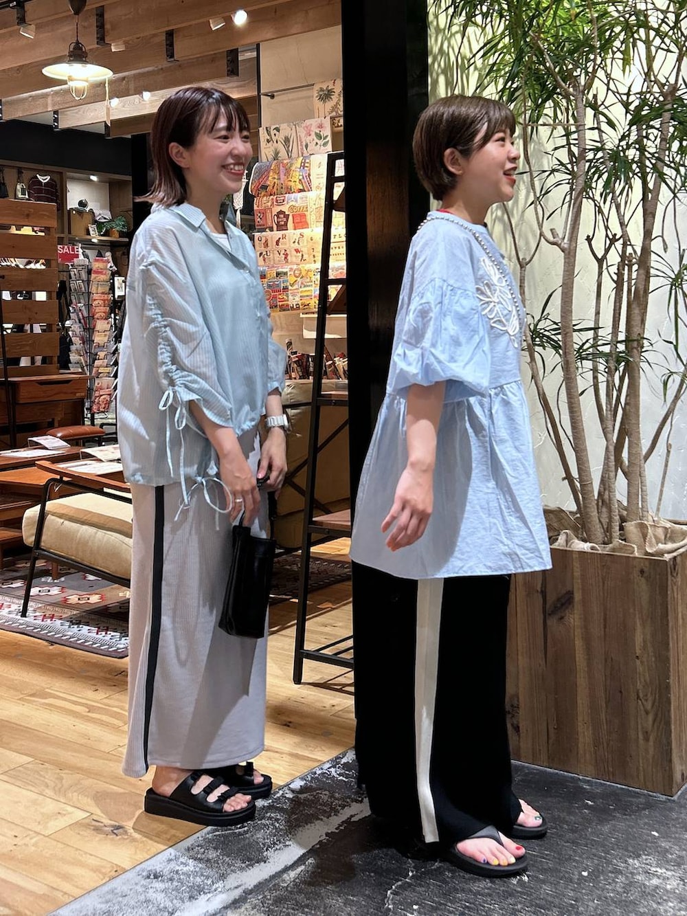 「低身長、カジュアル、体型カバー、休日コーデ、デート/ロマンティック、楽ちんコーデ、春コーデ、女子会、ゆったり、niko and ...、ブランドミックス、LEPSIM、夏コーデ、骨格ウェーブ、シャツ」｜「niko and...のスーピマ2WAYタンクトップ（タンクトップ、グレー系）」を使った、h0peeekoさん（レディース・151cm）の夏コーディネートの2枚目の写真