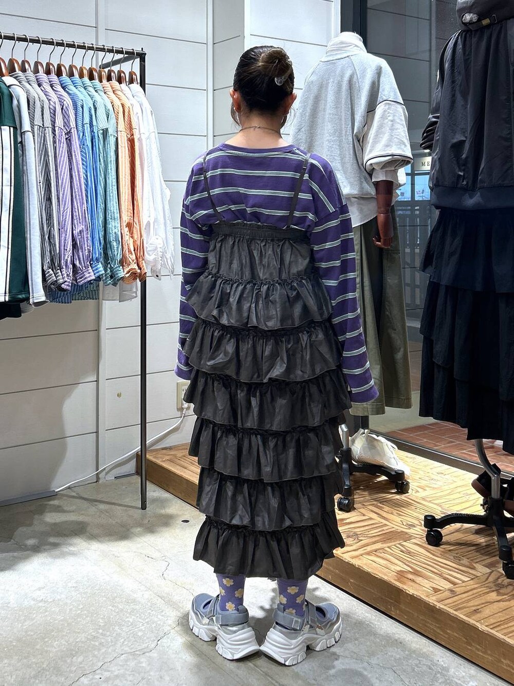 「低身長、カジュアル、体型カバー、休日コーデ、デート/ロマンティック、楽ちんコーデ、春コーデ、女子会、ゆったり、niko and ...、秋コーデ、骨格ウェーブ、カラーマイスター_nikoand...、Tシャツ、ロンT」｜「niko and...のCOLORマイスターロンTEE（Tシャツ/カットソー、パープル系）」を使った、h0peeekoさん（レディース・152cm）の秋コーディネートの3枚目の写真