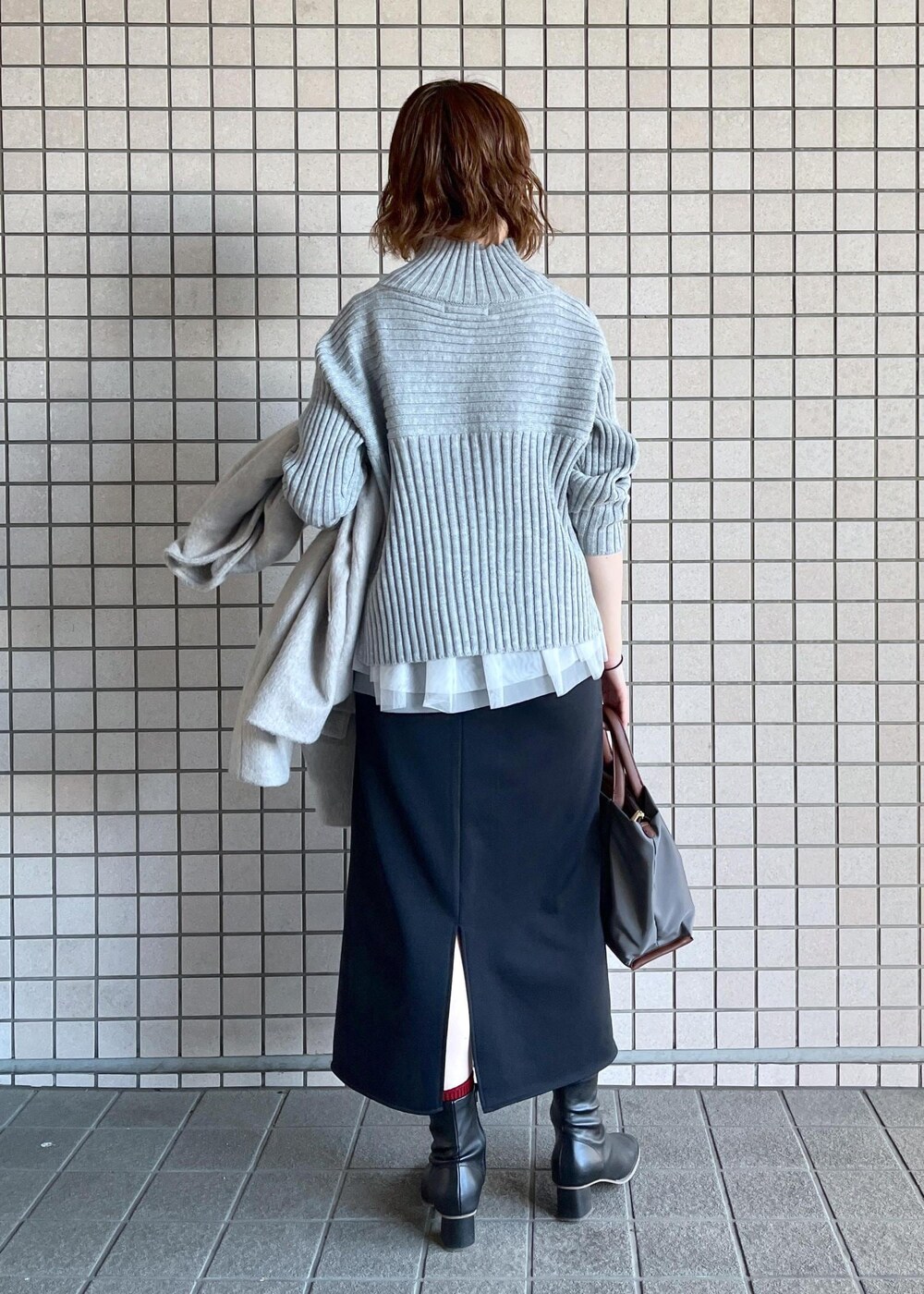 「高身長コーデ、2024AW、2024AW冬の新作、24AW冬の新作、冬コーデ、お仕事コーデ、お出かけコーデ、レイヤード、スカートスタイル、きれいめコーデ、ROPÉ PICNIC、ウェーブ、ブルべ冬、混合、高身長」｜「ROPE' PICNICの【3サイズ展開】裏起毛ボンディングジョーゼットアイラインスカート（スカート、ブラック系）」を使った、toshicoさん（レディース・165cm）の冬コーディネートの10枚目の写真