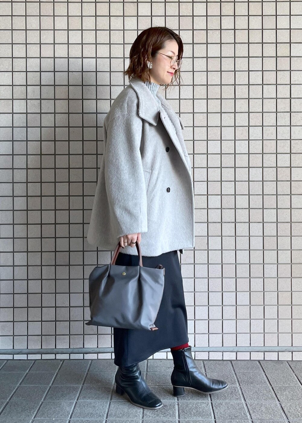 「高身長コーデ、2024AW、2024AW冬の新作、24AW冬の新作、冬コーデ、お仕事コーデ、お出かけコーデ、レイヤード、スカートスタイル、きれいめコーデ、ROPÉ PICNIC、ウェーブ、ブルべ冬、混合、高身長」｜「ROPE' PICNICの【3サイズ展開】裏起毛ボンディングジョーゼットアイラインスカート（スカート、ブラック系）」を使った、toshicoさん（レディース・165cm）の冬コーディネートの3枚目の写真