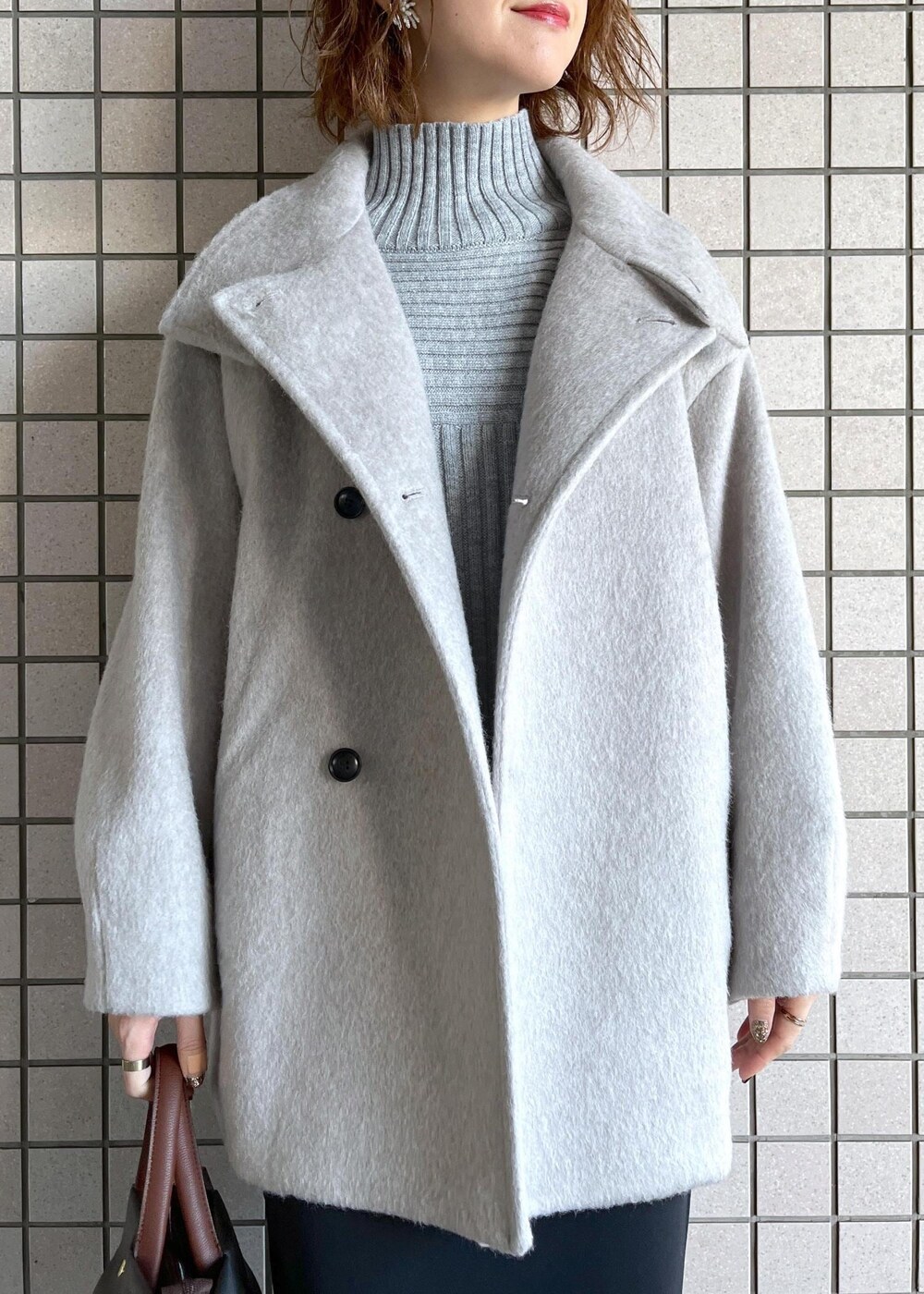 「高身長コーデ、2024AW、2024AW冬の新作、24AW冬の新作、冬コーデ、お仕事コーデ、お出かけコーデ、レイヤード、スカートスタイル、きれいめコーデ、ROPÉ PICNIC、ウェーブ、ブルべ冬、混合、高身長」｜「ROPE' PICNICの【3サイズ展開】裏起毛ボンディングジョーゼットアイラインスカート（スカート、ブラック系）」を使った、toshicoさん（レディース・165cm）の冬コーディネートの2枚目の写真