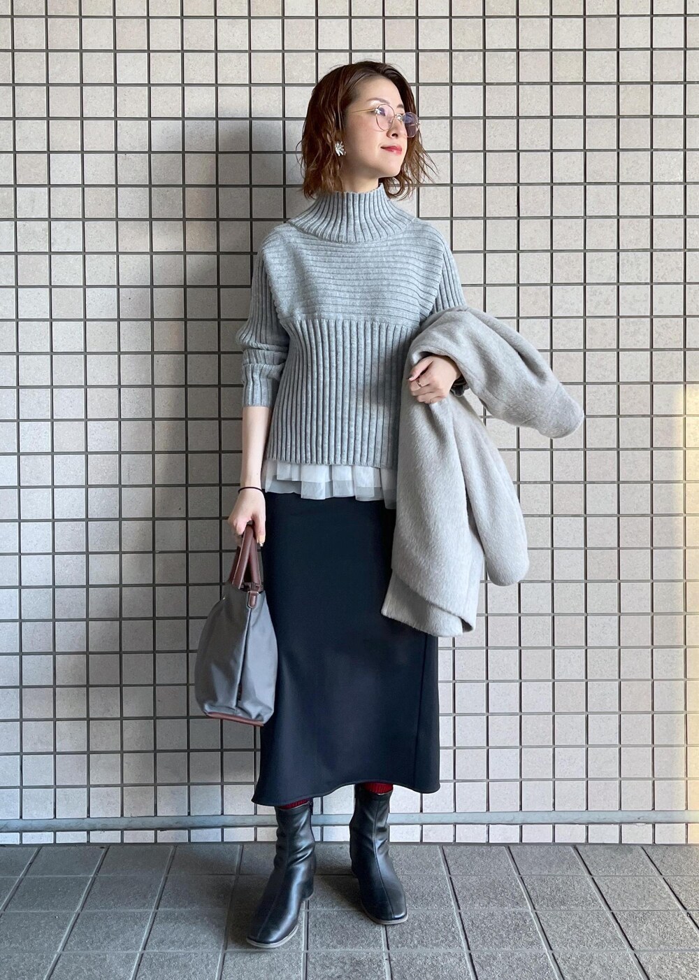 「高身長コーデ、2024AW、2024AW冬の新作、24AW冬の新作、冬コーデ、お仕事コーデ、お出かけコーデ、レイヤード、スカートスタイル、きれいめコーデ、ROPÉ PICNIC、ウェーブ、ブルべ冬、混合、高身長」｜「ROPE' PICNICの【3サイズ展開】裏起毛ボンディングジョーゼットアイラインスカート（スカート、ブラック系）」を使った、toshicoさん（レディース・165cm）の冬コーディネートの8枚目の写真