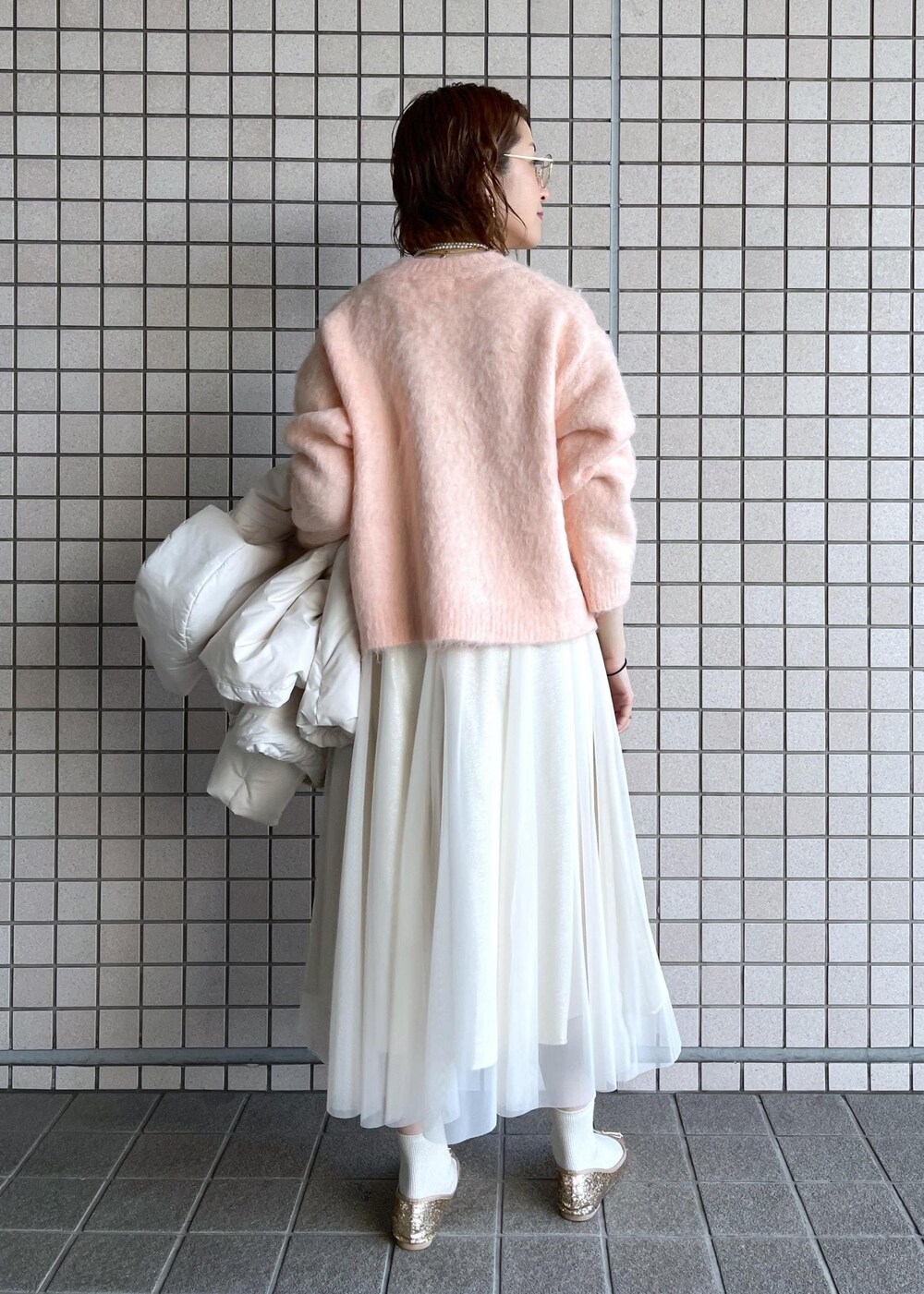 「高身長コーデ、2024AW、2024AW冬の新作、24AW冬の新作、チュールスカート、ピンク、ゴールド、Wshoes_pickup、冬コーデ、デートコーデ、お出かけコーデ、旅行コーデ、推し活コーデ、女子会コーデ、大人カジュアル」|「ROPE' PICNICのキラキラチュールスカート(スカート、ベージュ系)」を使った、toshicoさん(レディース・165cm)の冬コーディネートの7枚目の写真