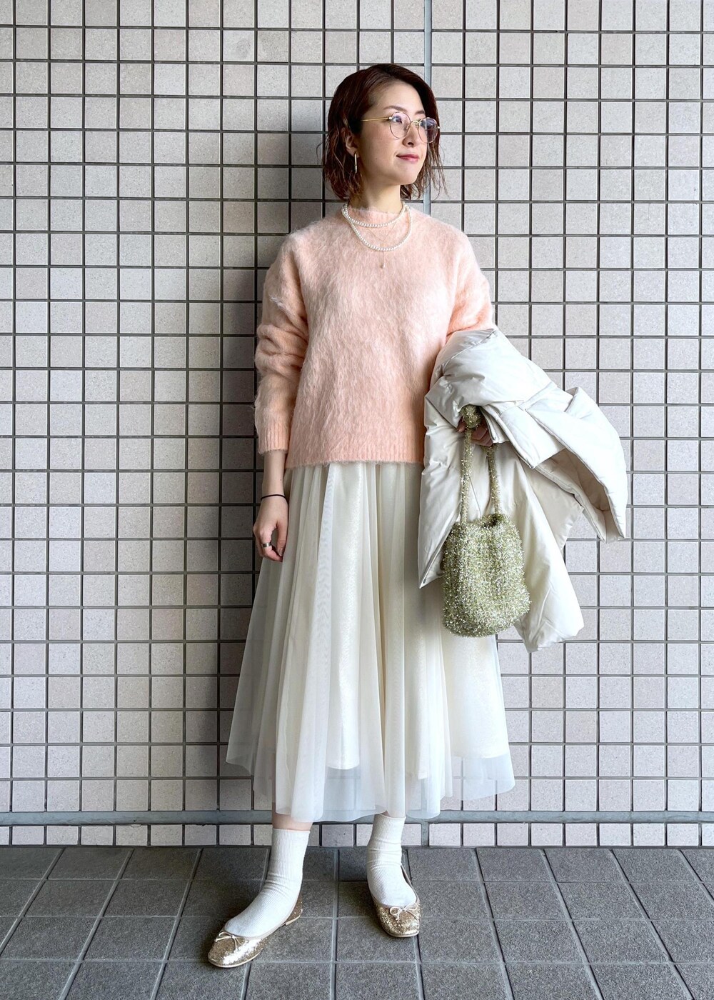 「高身長コーデ、2024AW、2024AW冬の新作、24AW冬の新作、チュールスカート、ピンク、ゴールド、Wshoes_pickup、冬コーデ、デートコーデ、お出かけコーデ、旅行コーデ、推し活コーデ、女子会コーデ、大人カジュアル」|「ROPE' PICNICのキラキラチュールスカート(スカート、ベージュ系)」を使った、toshicoさん(レディース・165cm)の冬コーディネートの6枚目の写真