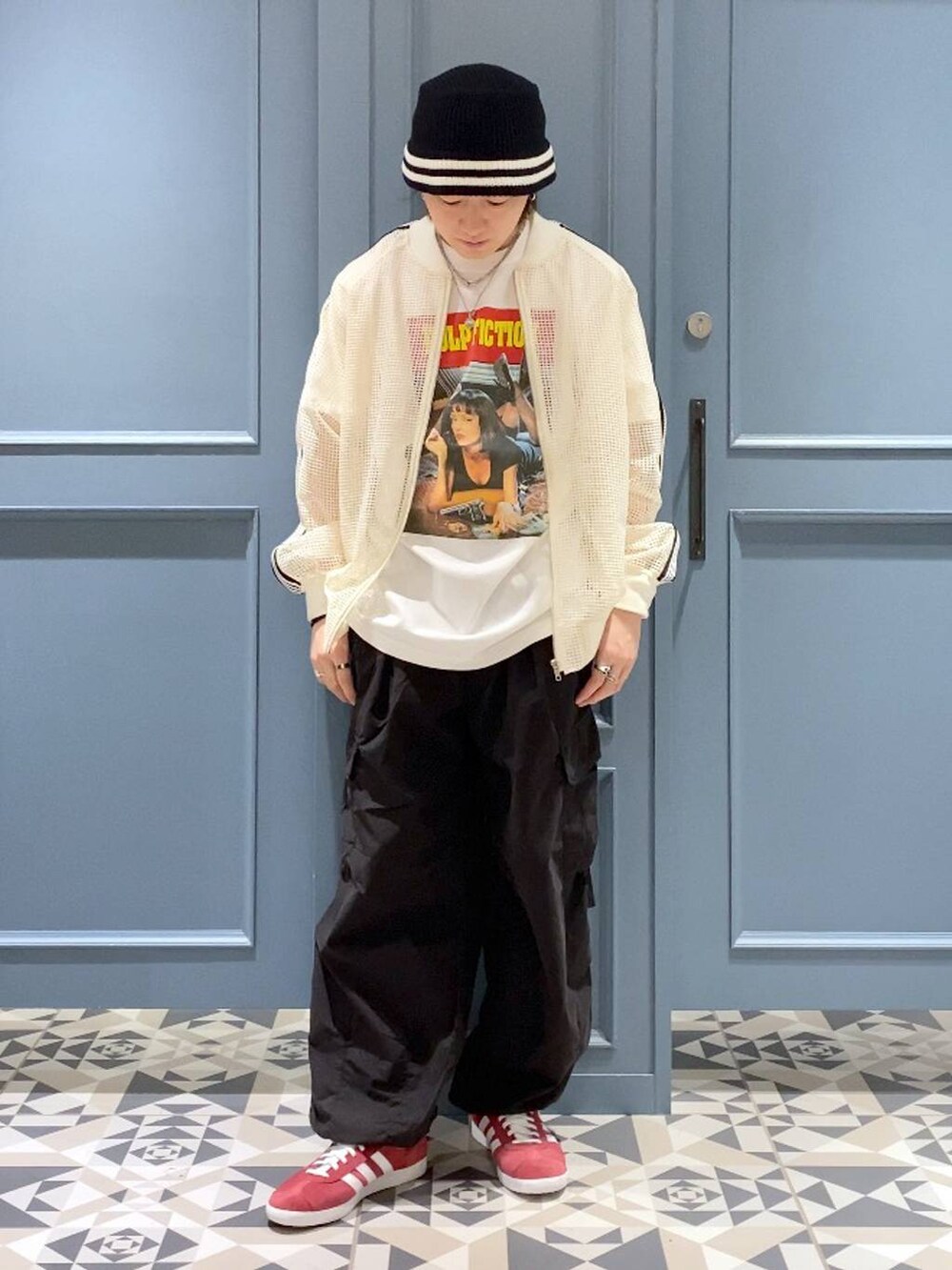 「ゆったり、カジュアル、低身長、休日コーデ、デート/ロマンティック、骨格ストレート、ミリタリー、トラッド、スポーティ、ストリート、RAGEBLUE、アウター、Tシャツ、ワイドパンツ、ヴィンテージ」|「RAGEBLUEのフラワー/コインモチーフチェーンネックレス(ネックレス、ホワイト系)」を使った、はいねさん(メンズ・165cm)の春コーディネートの4枚目の写真
