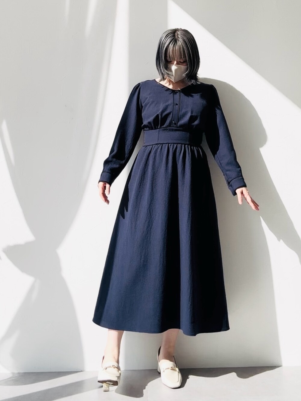 「ニッセングラマー、大きい胸レディースファッション、スタッフ、春コーデ、おでかけコーデ、お呼ばれスタイル、お呼ばれワンピ、ネイビー」｜「nissenの【大きい胸専用】コルセット×パイピング　カットジョーゼット素材長袖ウエスト切り替えワンピース（ワンピース、ブルー系）」を使った、むよさん（レディース・158cm）の春コーディネートの2枚目の写真