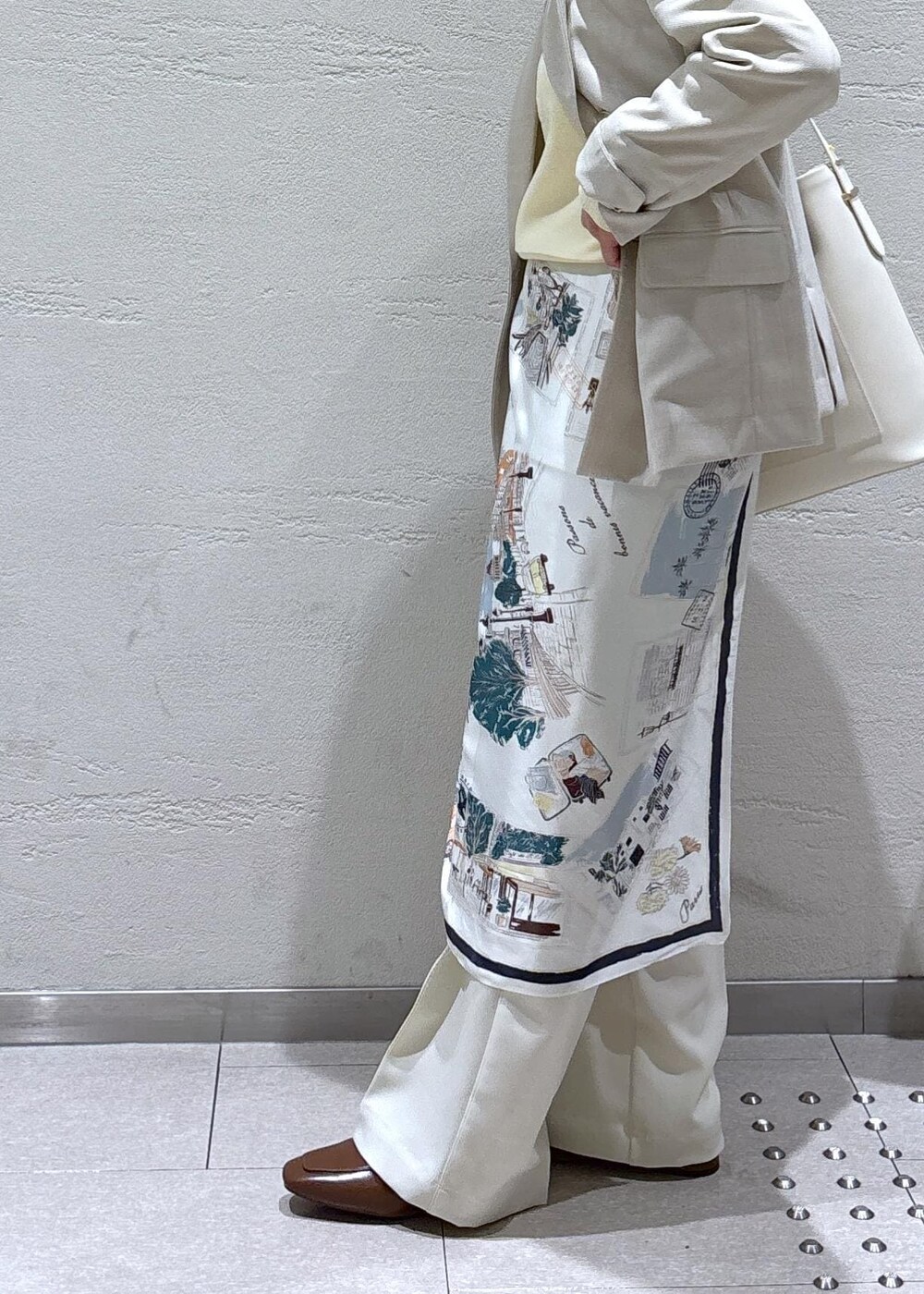 「初春コーデ、春コーデ、お仕事コーデ、お出かけコーデ、女子会コーデ、大人カジュアル、パンツスタイル、体型カバー、カジュアルコーデ、きれいめコーデ、ベーシック、ROPÉ PICNIC、ウェーブ、イエベ春、敏感」|「ROPE' PICNICのスウェットライク刺繍ニットプルオーバー/リンクコーデ(ニット/セーター、イエロー系)」を使った、ko219625koさん(レディース・154cm)の春コーディネートの7枚目の写真