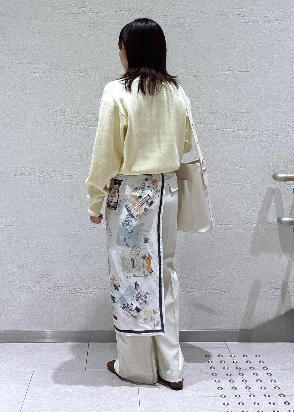 「初春コーデ、春コーデ、お仕事コーデ、お出かけコーデ、女子会コーデ、大人カジュアル、パンツスタイル、体型カバー、カジュアルコーデ、きれいめコーデ、ベーシック、ROPÉ PICNIC、ウェーブ、イエベ春、敏感」|「ROPE' PICNICのスウェットライク刺繍ニットプルオーバー/リンクコーデ(ニット/セーター、イエロー系)」を使った、ko219625koさん(レディース・154cm)の春コーディネートの9枚目の写真
