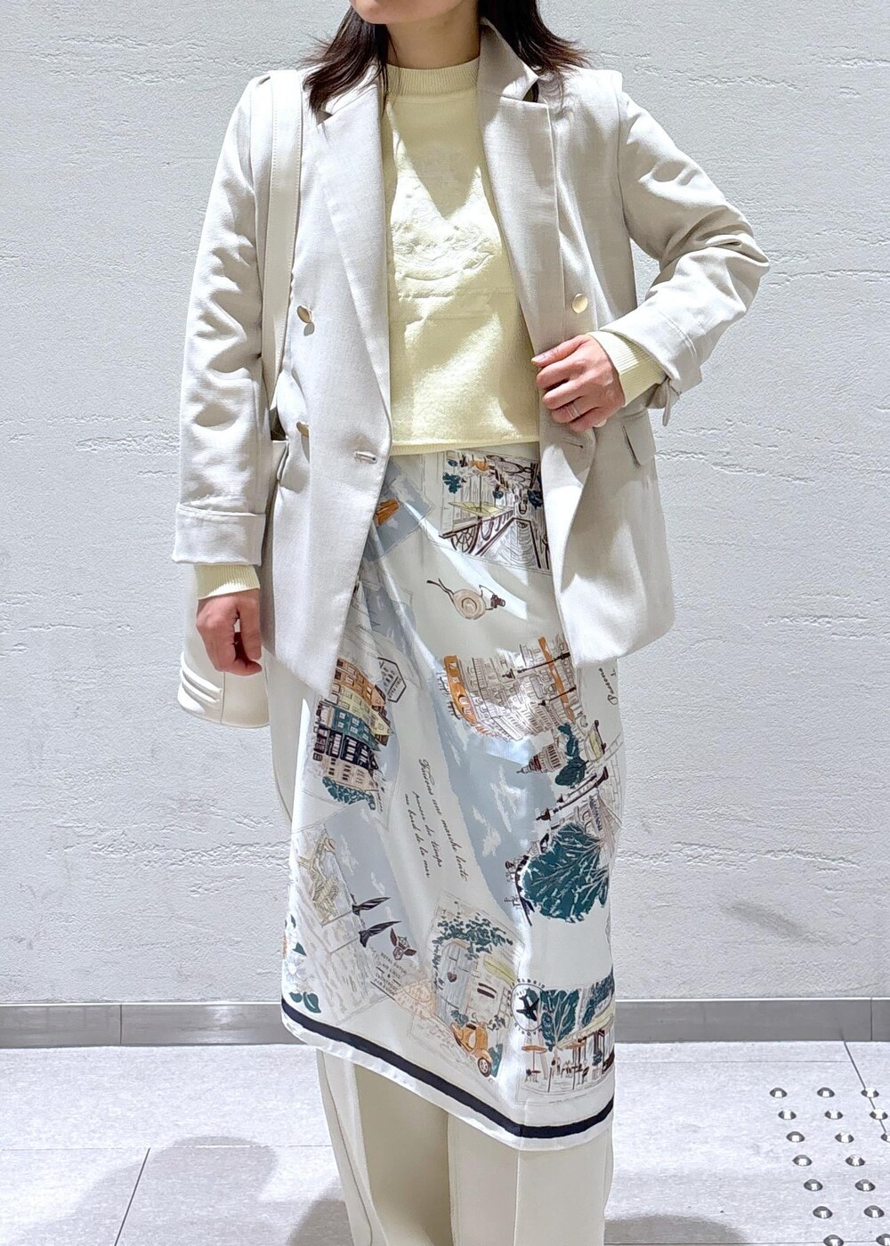 「初春コーデ、春コーデ、お仕事コーデ、お出かけコーデ、女子会コーデ、大人カジュアル、パンツスタイル、体型カバー、カジュアルコーデ、きれいめコーデ、ベーシック、ROPÉ PICNIC、ウェーブ、イエベ春、敏感」|「ROPE' PICNICのスウェットライク刺繍ニットプルオーバー/リンクコーデ(ニット/セーター、イエロー系)」を使った、ko219625koさん(レディース・154cm)の春コーディネートの6枚目の写真