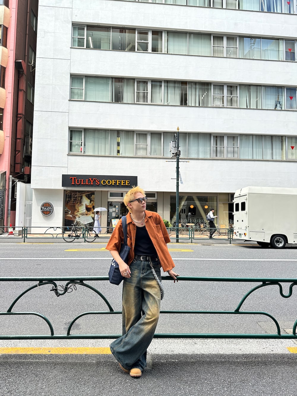 「夏コーデ、夏、初夏コーデ、東京著衣、APC、Timberland、夏服、休日コーデ、休日コーデ🍊、低身長、低身長コーデ、低身長男子、プチプラ、きれいめカジュアル、休日スタイル」｜「AGILITYのアイテム（シャツ/ブラウス、オレンジ系）」を使った、William 蘇 🇹🇼さん（メンズ・170cm）の夏コーディネートの2枚目の写真