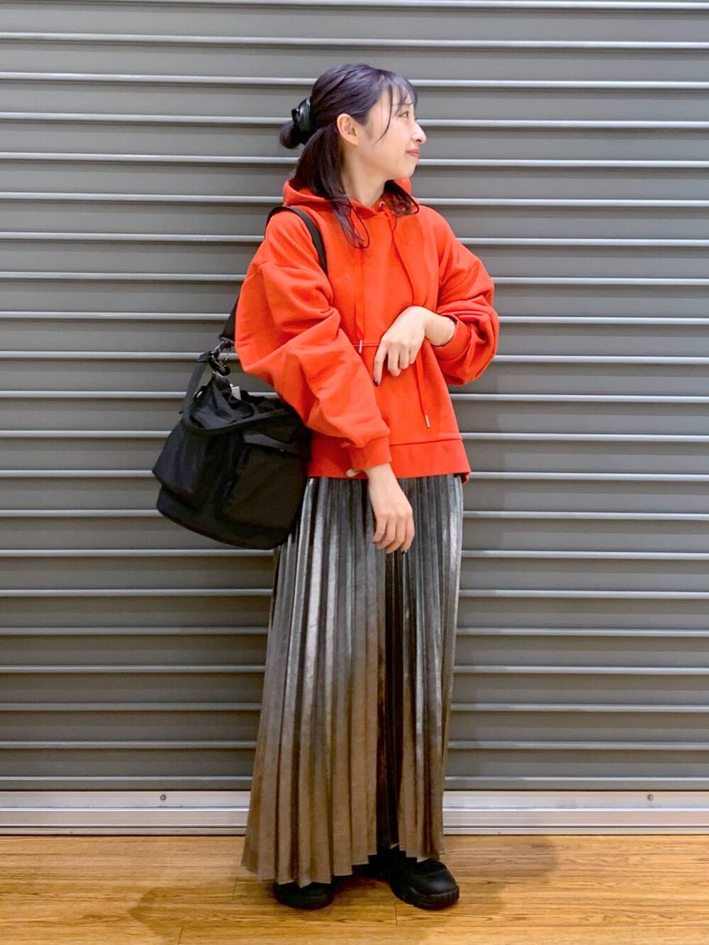 「低身長、カジュアル、きれいめ、ゆったり、スカート、デート/ロマンティック、旅行、女子会、ベーシック/シンプル、20代_LEPSIM、低身長_LEPSIM、休日コーデ、楽ちんコーデ、きれいめカジュアル_LEPSIM、体型カバー」｜「LEPSIMの2WAY巾着ショルダー2　116580（ショルダーバッグ、ブラック系）」を使った、daharalepsimさん（レディース・151cm）の冬コーディネートの5枚目の写真