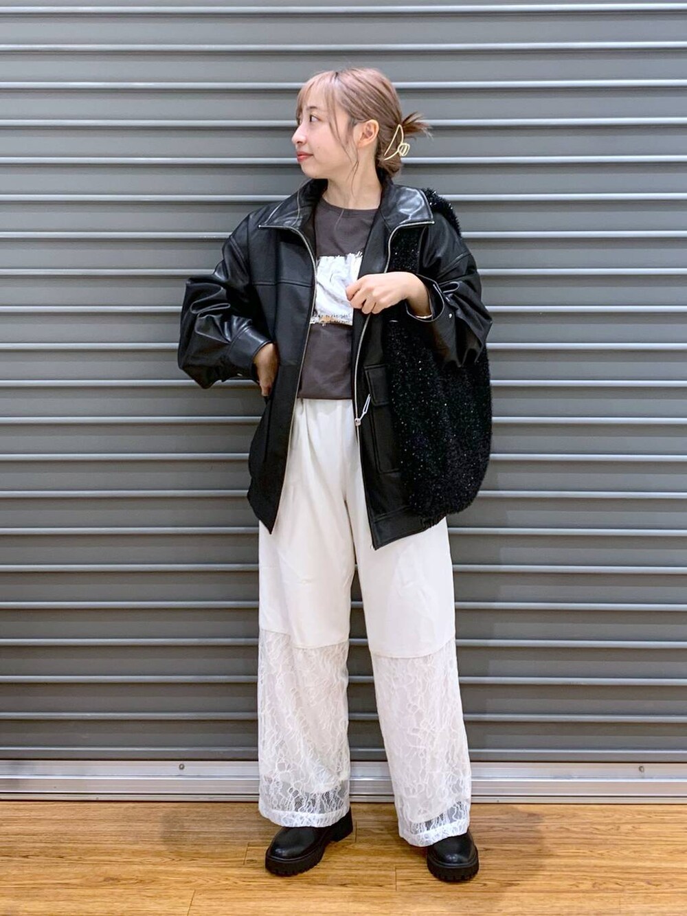 「ベーシック/シンプル、ドットエスティ秋コーデ、女子会、低身長、カジュアル、きれいめ、休日コーデ、楽ちんコーデ、きれいめカジュアル_LEPSIM、体型カバー、ラフ、LEPSIM、着痩せ・細見え、ゆったり、アウター」｜「LEPSIMのゼロかる厚底ブーツ　132390（ブーツ、ブラック系）」を使った、daharalepsimさん（レディース・151cm）の秋コーディネートの5枚目の写真