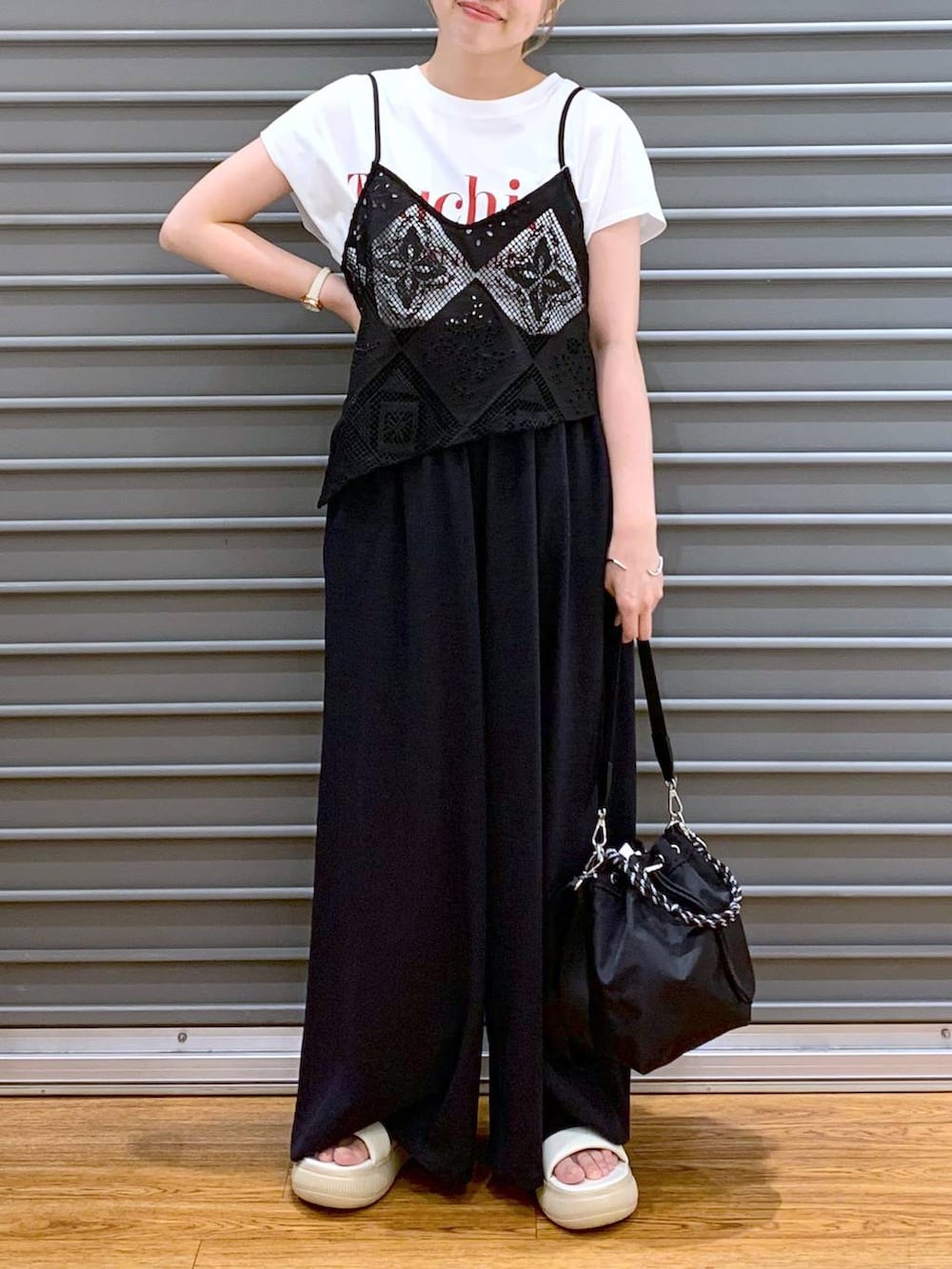 「ゆったり、ワイドパンツ、Tシャツ、サンダル、デート/ロマンティック、旅行、女子会、ベーシック/シンプル、20代_LEPSIM、おでかけ、低身長、カジュアル、きれいめ、休日コーデ、楽ちんコーデ」｜「LEPSIMの【PUMA／プーマ】MAYUPUFFYSD　290664（サンダル、ホワイト系）」を使った、daharalepsimさん（レディース・151cm）の夏コーディネートの5枚目の写真