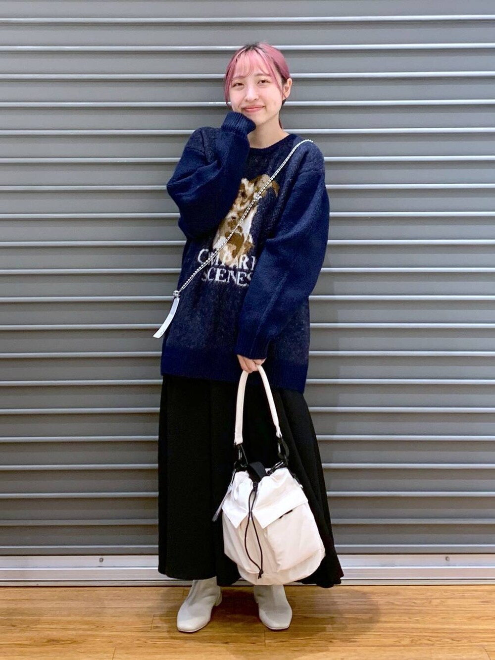 「デート/ロマンティック、旅行、女子会、ベーシック/シンプル、冬コーデ、低身長、カジュアル、きれいめ、休日コーデ、楽ちんコーデ、きれいめカジュアル_LEPSIM、体型カバー、ラフ、LEPSIM、着痩せ・細見え」｜「LEPSIMのマルチWAYスマホストラップ　110335（スマホグッズ、シルバー系）」を使った、daharalepsimさん（レディース・151cm）の秋コーディネートの5枚目の写真