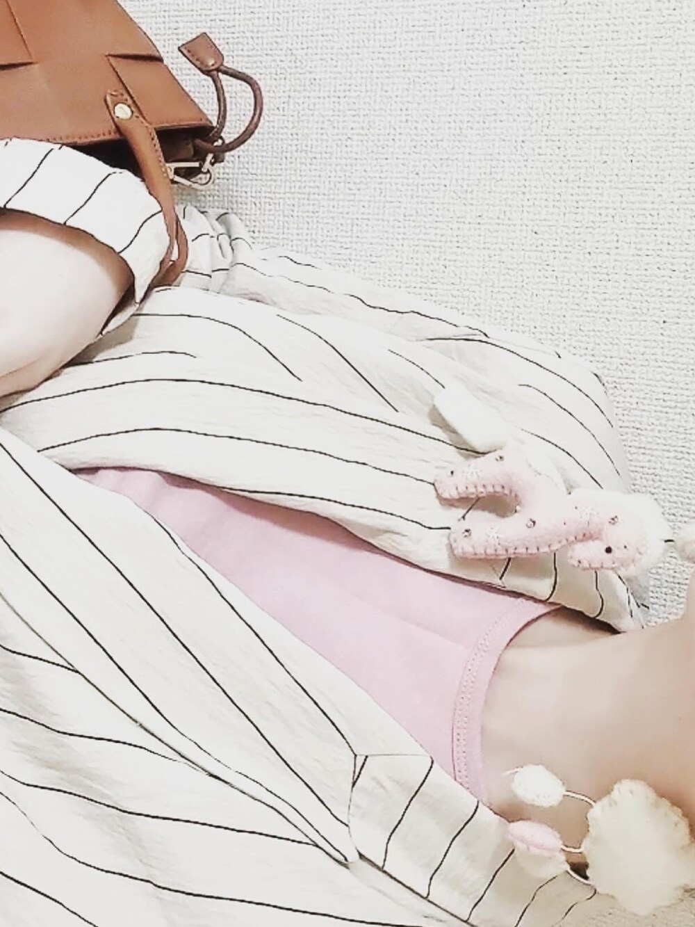 「大人コーデ、大人ガーリー、おしゃれさんと繋がりたい、ootd、instagram、お仕事コーデ、スーツ、個性、プチプラコーデ、着回しコーデ、outfit、大ぶりピアス、淡色コーデ、セットアップ、大人カジュアル」｜「DISCOATのアイテム（ハンドバッグ、ブラック系）」を使った、RaBBiさん（レディース・162cm）の秋コーディネートの2枚目の写真