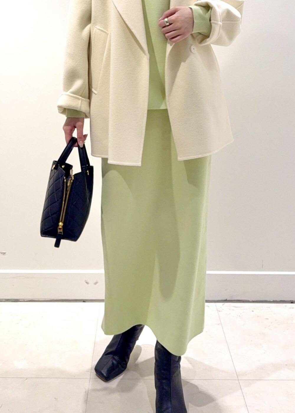 「ROPÉ、ウェーブ、ブルべ夏、混合、高身長、トップス、ニット/セーター、ジャケット/アウター、ピーコート、スカート、バッグ、ハンドバッグ、シューズ、ブーツ、GGA34030」｜「ROPE'のBeatrice boots(ベアトリス ブーツ)【メディア掲載】（ブーツ、ブラック系）」を使った、kanaさん（レディース・165cm）の冬コーディネートの4枚目の写真