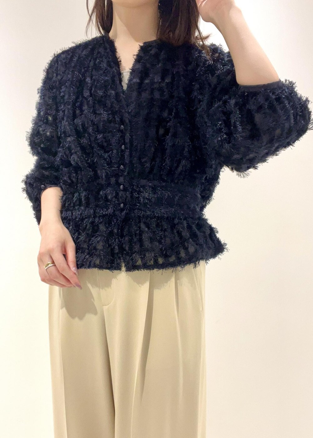 「ROPÉ、ウェーブ、ブルべ夏、混合、高身長、トップス、シャツ/ブラウス、キャミソール、パンツ、バッグ、ショルダーバッグ、シューズ、ブーツ、GGA34030、GGF24550」｜「ROPE'のパッド付きラメキャミソール（キャミソール、シルバー系）」を使った、kanaさん（レディース・165cm）の秋コーディネートの6枚目の写真