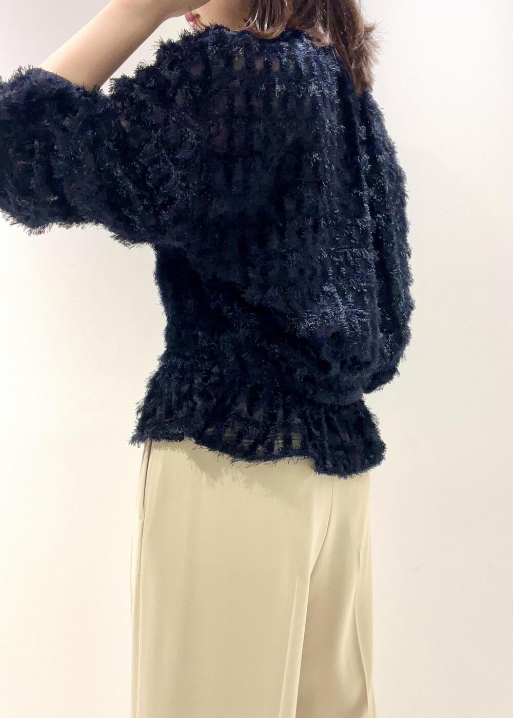 「ROPÉ、ウェーブ、ブルべ夏、混合、高身長、トップス、シャツ/ブラウス、キャミソール、パンツ、バッグ、ショルダーバッグ、シューズ、ブーツ、GGA34030、GGF24550」｜「ROPE'のパッド付きラメキャミソール（キャミソール、シルバー系）」を使った、kanaさん（レディース・165cm）の秋コーディネートの7枚目の写真