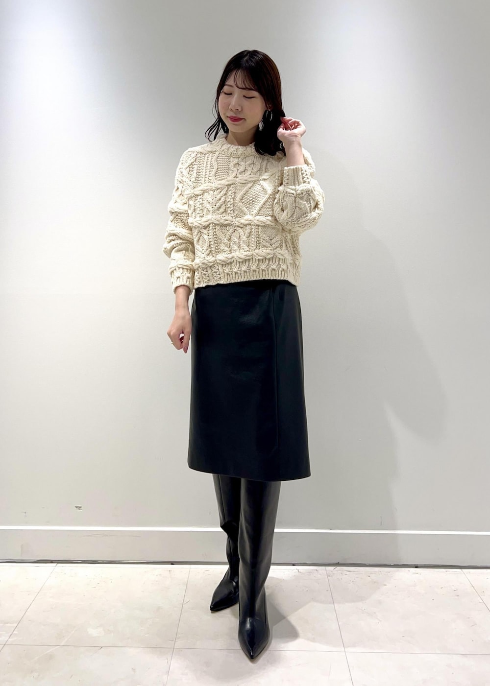 「ROPÉ、ウェーブ、ブルべ夏、混合、高身長、トップス、ニット/セーター、スカート、シューズ、ブーツ、ファッション雑貨、ストール/スヌード、GFN34140、GGA34040、GGC34020」｜「ROPE'のBarbara boots(バーバラブーツ)（ブーツ、ブラック系）」を使った、kanaさん（レディース・165cm）の秋コーディネートの4枚目の写真