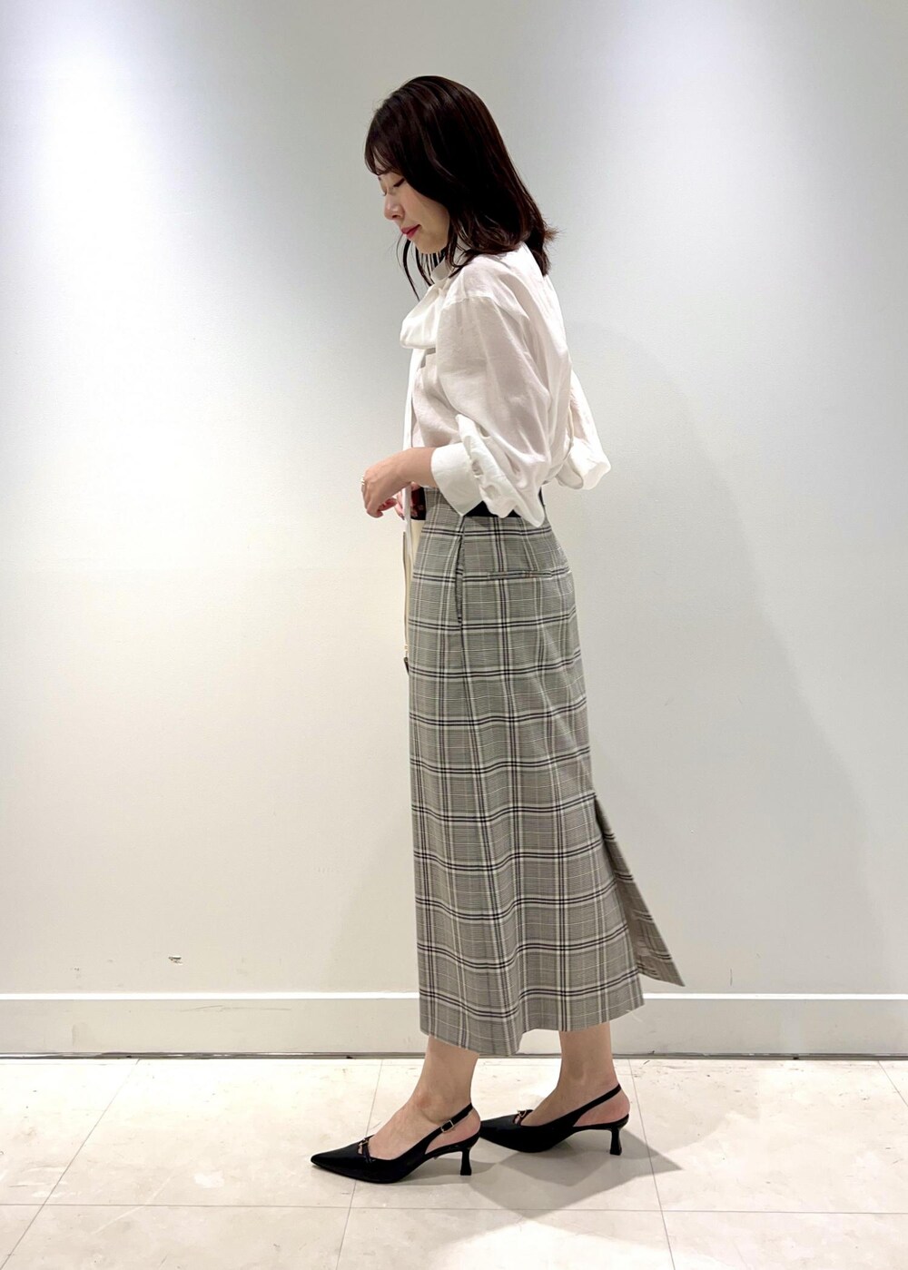 「ROPÉ、ウェーブ、ブルべ夏、混合、高身長、トップス、シャツ/ブラウス、スカート、バッグ、ショルダーバッグ、シューズ、パンプス、GGA34000、GGC34040、GGH34010」｜「E'PORの【E'POR】Y BAG Shoulder Medium（サイドジップショルダーバッグ）【WEB限定/一部店舗限定】【メディア掲載】（ショルダーバッグ、ホワイト系）」を使った、kanaさん（レディース・165cm）の秋コーディネートの3枚目の写真