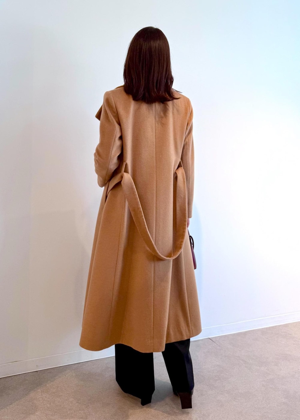 「ROPÉ、ウェーブ、ブルべ夏、混合、高身長、ジャケット/アウター、ステンカラーコート、バッグ、ショルダーバッグ、シューズ、ブーツ、GGA35000、GGO35020、GGX85220、25AW_ROPÉ」｜「E'PORの【E'POR】Ree BAG Mini【WEB限定】【超軽量】【25AW】（ショルダーバッグ、レッド系）」を使った、kanaさん（レディース・165cm）の夏コーディネートの3枚目の写真