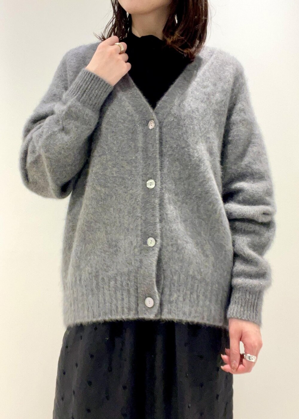 「ROPÉ、ウェーブ、ブルべ夏、混合、高身長、トップス、ニット/セーター、カーディガン、スカート、バッグ、ショルダーバッグ、シューズ、ブーツ、GGA34030、GGC34150」｜「E'PORの【24AW】EPOR Y BAG Nano（ナノ）【マルチWAY】（ショルダーバッグ、レッド系）」を使った、kanaさん（レディース・165cm）の秋コーディネートの4枚目の写真
