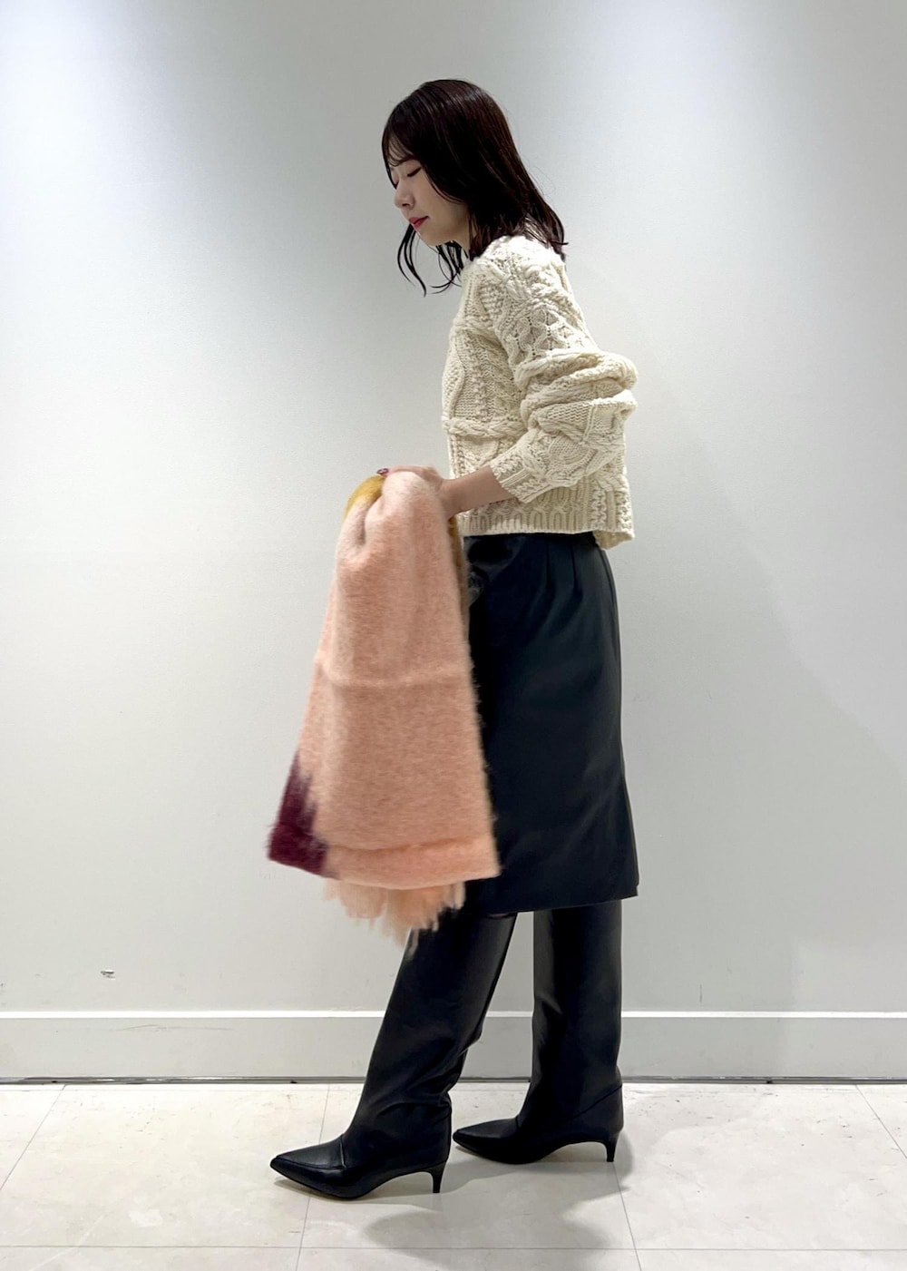 「ROPÉ、ウェーブ、ブルべ夏、混合、高身長、トップス、ニット/セーター、スカート、シューズ、ブーツ、ファッション雑貨、ストール/スヌード、GFN34140、GGA34040、GGC34020」｜「ROPE'のBarbara boots(バーバラブーツ)（ブーツ、ブラック系）」を使った、kanaさん（レディース・165cm）の秋コーディネートの3枚目の写真
