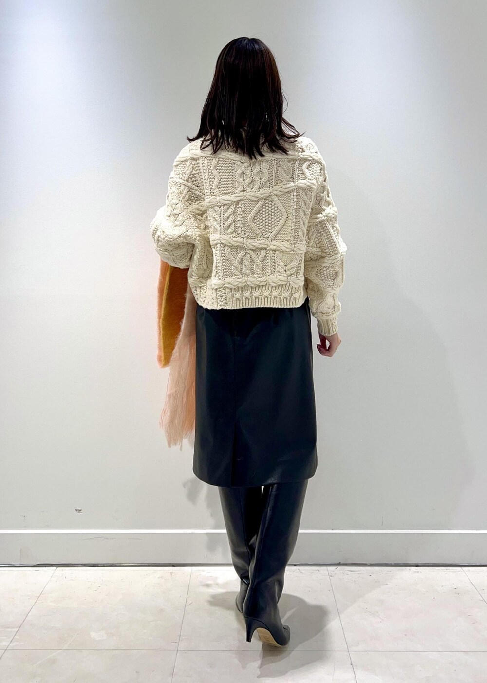 「ROPÉ、ウェーブ、ブルべ夏、混合、高身長、トップス、ニット/セーター、スカート、シューズ、ブーツ、ファッション雑貨、ストール/スヌード、GFN34140、GGA34040、GGC34020」｜「ROPE'のBarbara boots(バーバラブーツ)（ブーツ、ブラック系）」を使った、kanaさん（レディース・165cm）の秋コーディネートの2枚目の写真