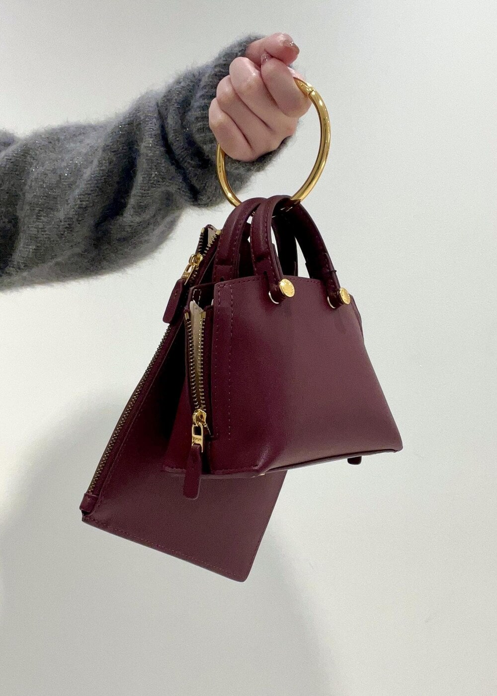 「ROPÉ、ウェーブ、ブルべ夏、混合、高身長、トップス、ニット/セーター、カーディガン、スカート、バッグ、ショルダーバッグ、シューズ、ブーツ、GGA34030、GGC34150」｜「E'PORの【24AW】EPOR Y BAG Nano（ナノ）【マルチWAY】（ショルダーバッグ、レッド系）」を使った、kanaさん（レディース・165cm）の秋コーディネートの9枚目の写真