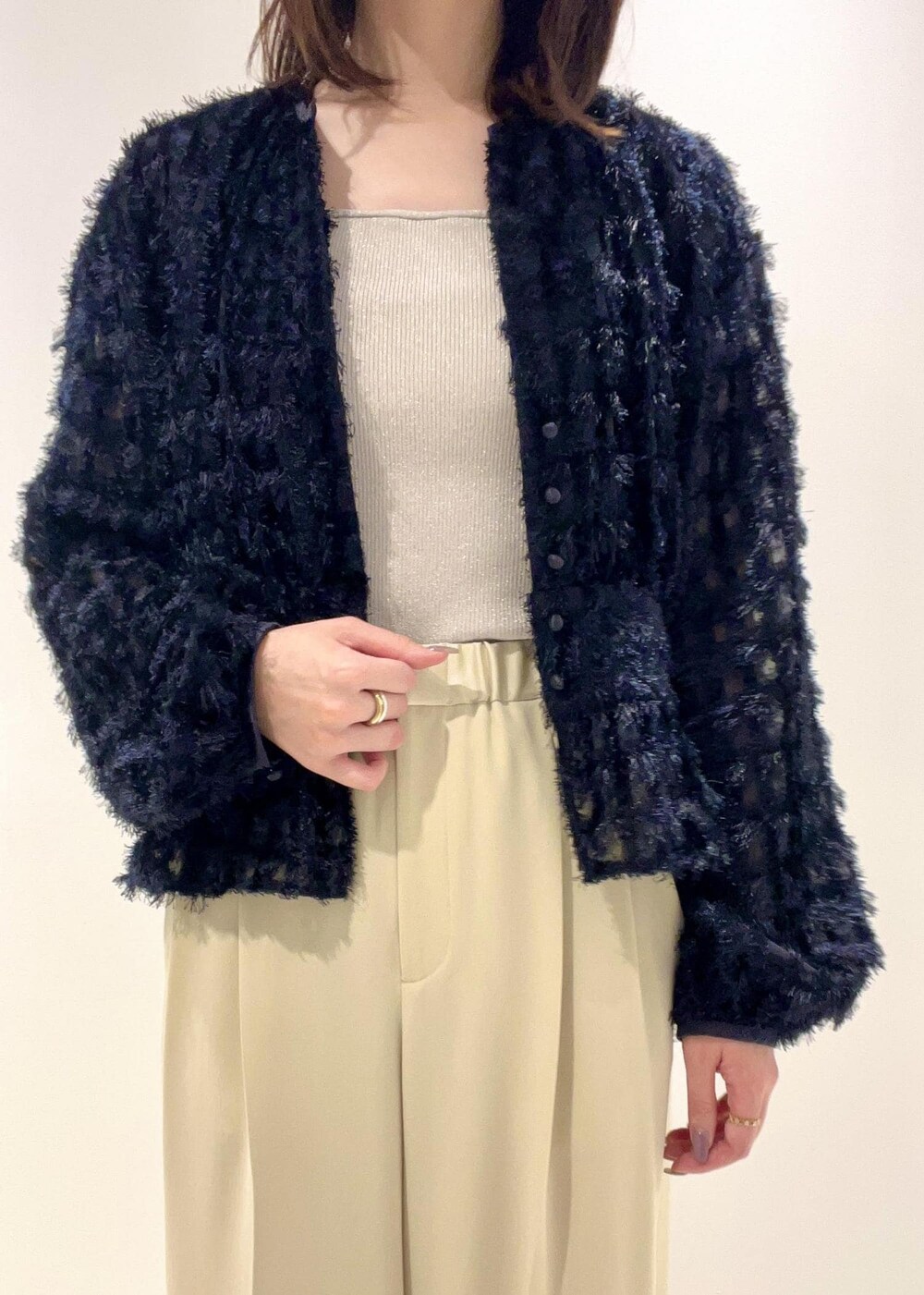 「ROPÉ、ウェーブ、ブルべ夏、混合、高身長、トップス、シャツ/ブラウス、キャミソール、パンツ、バッグ、ショルダーバッグ、シューズ、ブーツ、GGA34030、GGF24550」｜「ROPE'のパッド付きラメキャミソール（キャミソール、シルバー系）」を使った、kanaさん（レディース・165cm）の秋コーディネートの8枚目の写真