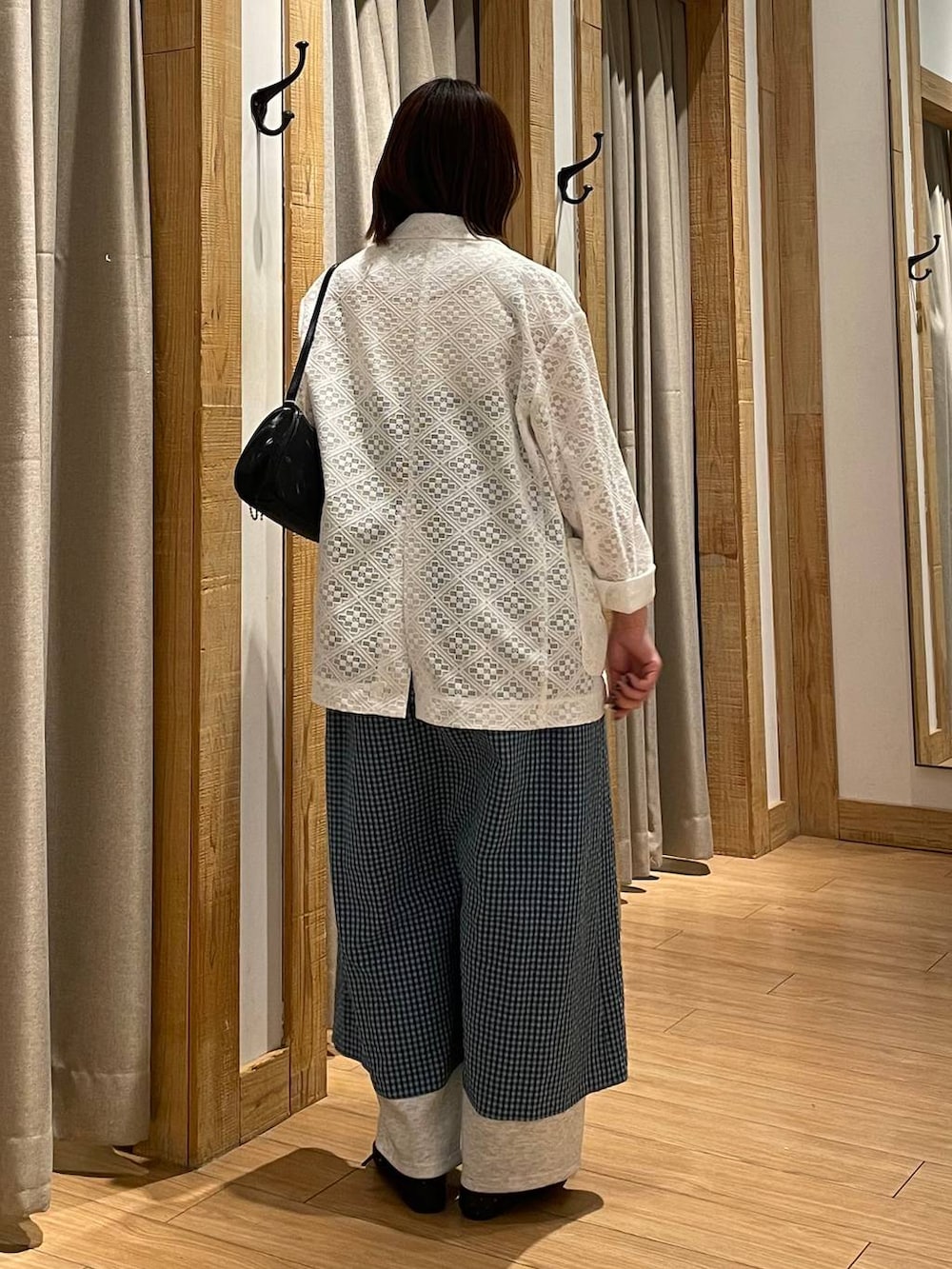 「春コーデ、春色、ローリーズスタイル_LOWRYS FARM、LOWRYS FARM、ジャケット、ジャケットスタイル、高見え、カジュアル、ワントーン、レイヤードスタイル、ワンピース」｜「LOWRYS FARMのベルトフラットシューズ 283805（バレエシューズ、その他）」を使った、kumadayoooさん（レディース・158cm）の春コーディネートの4枚目の写真
