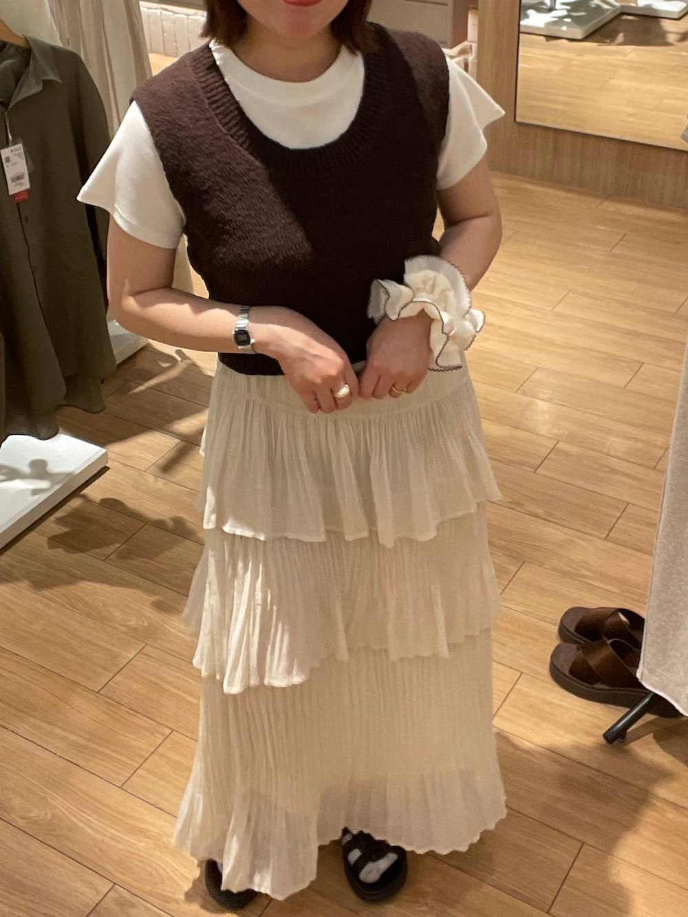 「高見え、カジュアル、ワントーン、きれいめ、きれいめカジュアル、デートコーデ、スカート、ローリーズスタイル_LOWRYS FARM、LOWRYS FARM」｜「LOWRYS FARMのフライスチビＴシャツＳＳ 111954（Tシャツ/カットソー、ホワイト系）」を使った、kumadayoooさん（レディース・158cm）の夏コーディネートの2枚目の写真