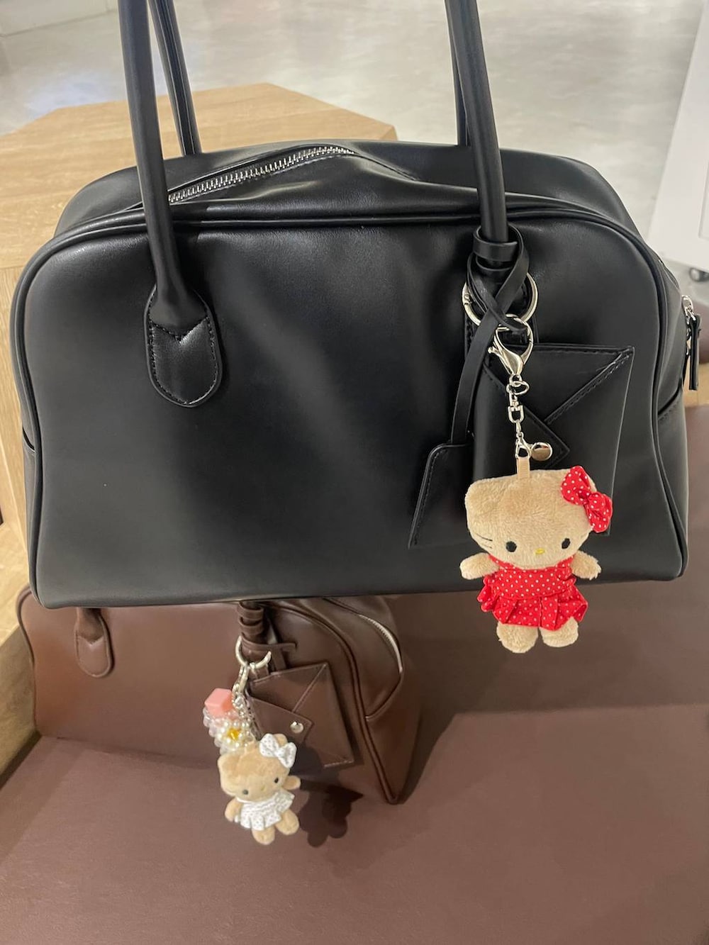「高見え、バッグ」｜「LOWRYS FARMのチャームツキＢＩＧボストン　 572251（ボストンバッグ、ブラック系）」を使った、kumadayoooさん（レディース・158cm）の夏コーディネートの3枚目の写真