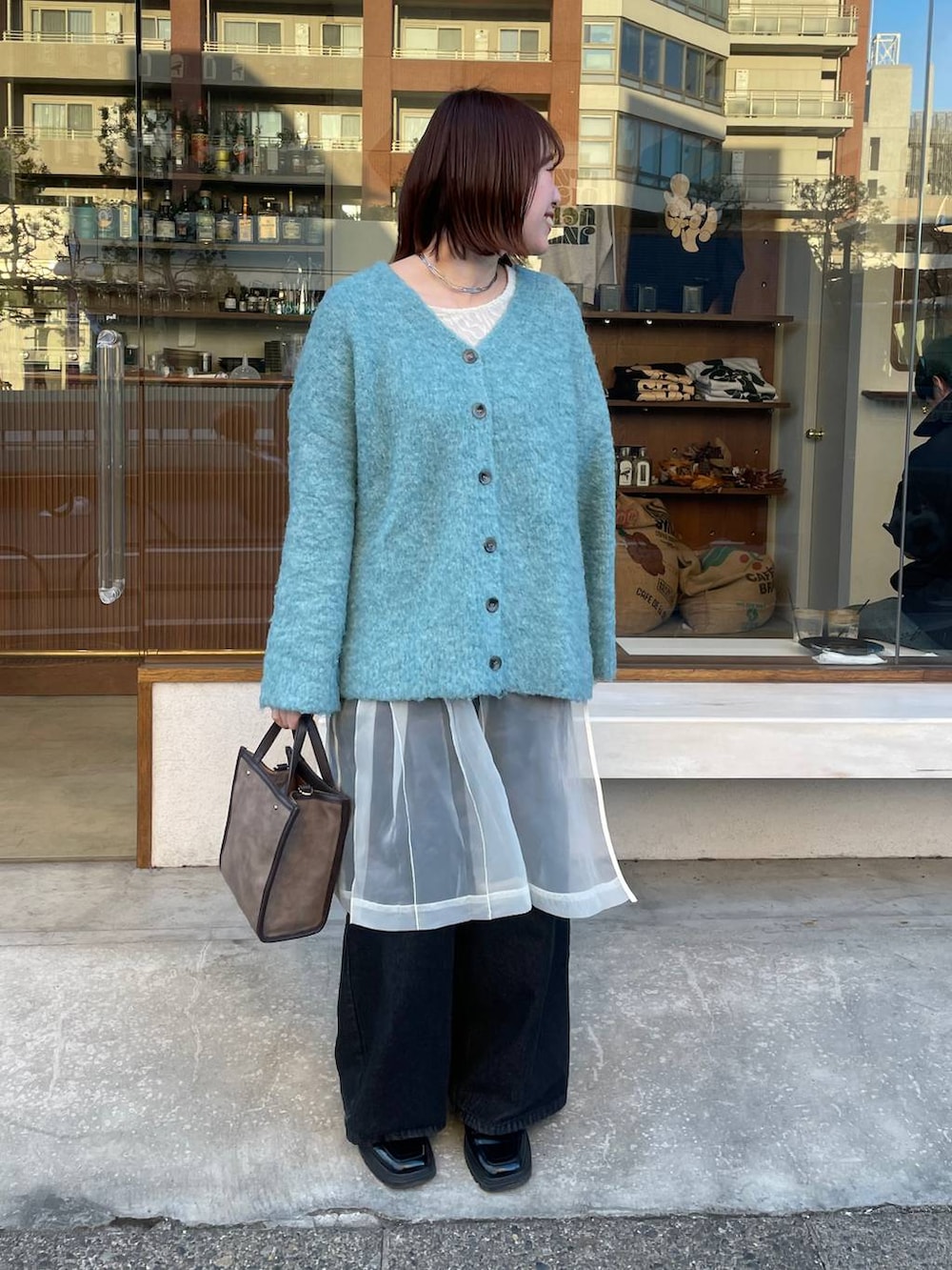 「レイヤードスタイル、春コーデ、高見え、カジュアル、春色、ローリーズスタイル_LOWRYS FARM、LOWRYS FARM」｜「LOWRYS FARMのダブルフェイスユルジャケット 116453（チェスターコート、グレー系）」を使った、kumadayoooさん（レディース・158cm）の冬コーディネートの2枚目の写真