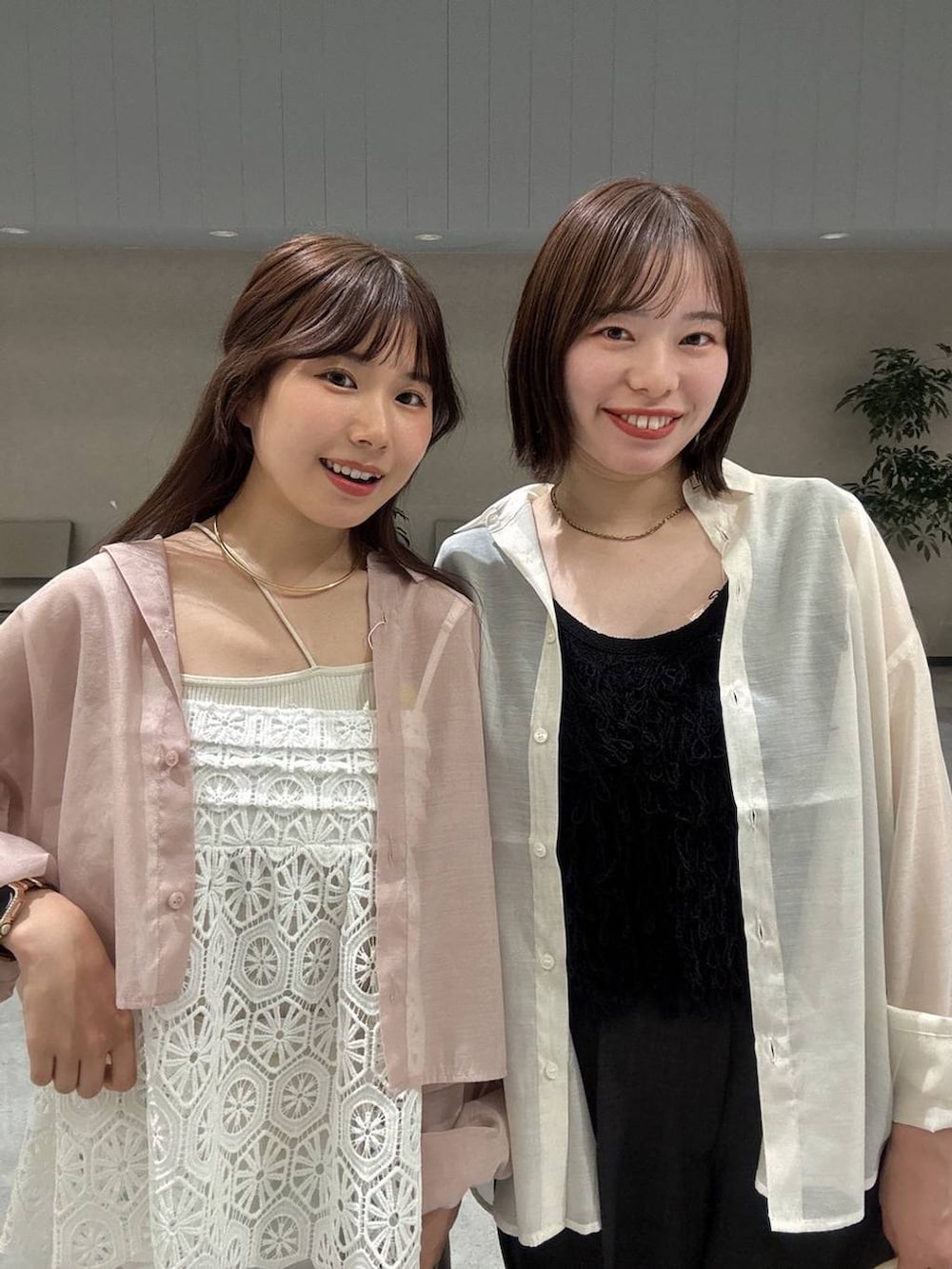 「高見え、カジュアル、ワントーン、シアートップス、シャツ、シャツスタイル、大人カジュアル、ピンク、モノトーン、ローリーズスタイル_LOWRYS FARM、LOWRYS FARM」｜「LOWRYS FARMのシアーシャツＬＳ＊　 231459（シャツ/ブラウス、ピンク系）」を使った、kumadayoooさん（レディース・158cm）の春コーディネートの4枚目の写真