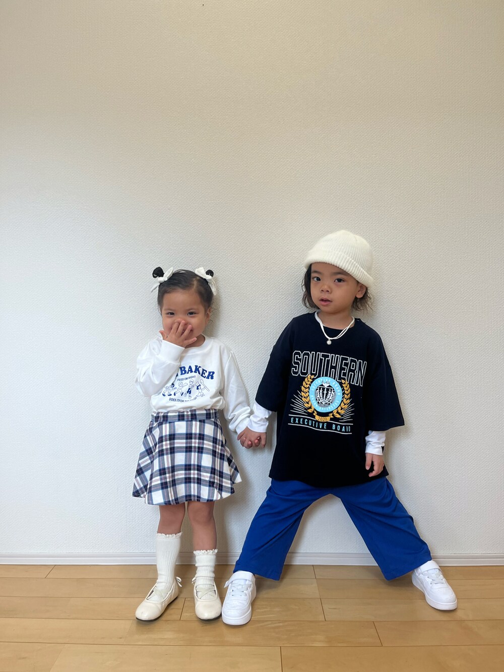 「兄妹コーデ、キッズコーデ、きょうだいコーデ」｜「sheinのアイテム（ニットキャップ/ビーニー、ホワイト系）」を使った、souiro0613さん（キッズ・100cm）の春コーディネートの2枚目の写真