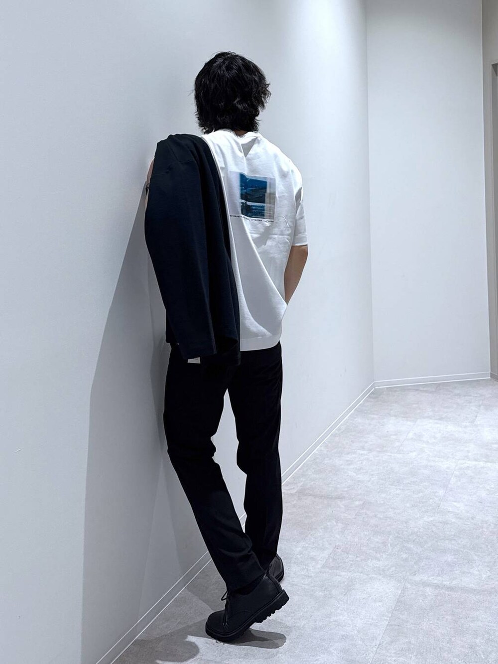 「きれいめ、モテ、ベーシック/シンプル、カーディガン、Tシャツ、テーパードパンツ、GLOBAL WORK、スゴラクシリーズ_GLOBAL WORK、スゴラクパンツ_GLOBAL  WORK、休日コーデ、春コーデ、春夏コーデ、カジュアル、デート/ロマンティック、旅行」｜「GLOBAL WORKのクリーンミラノリブカーディガン/147308（カーディガン/ボレロ、ブラック系）」を使った、yasu（GLOBALWORK）さん（メンズ・175cm）の春コーディネートの6枚目の写真