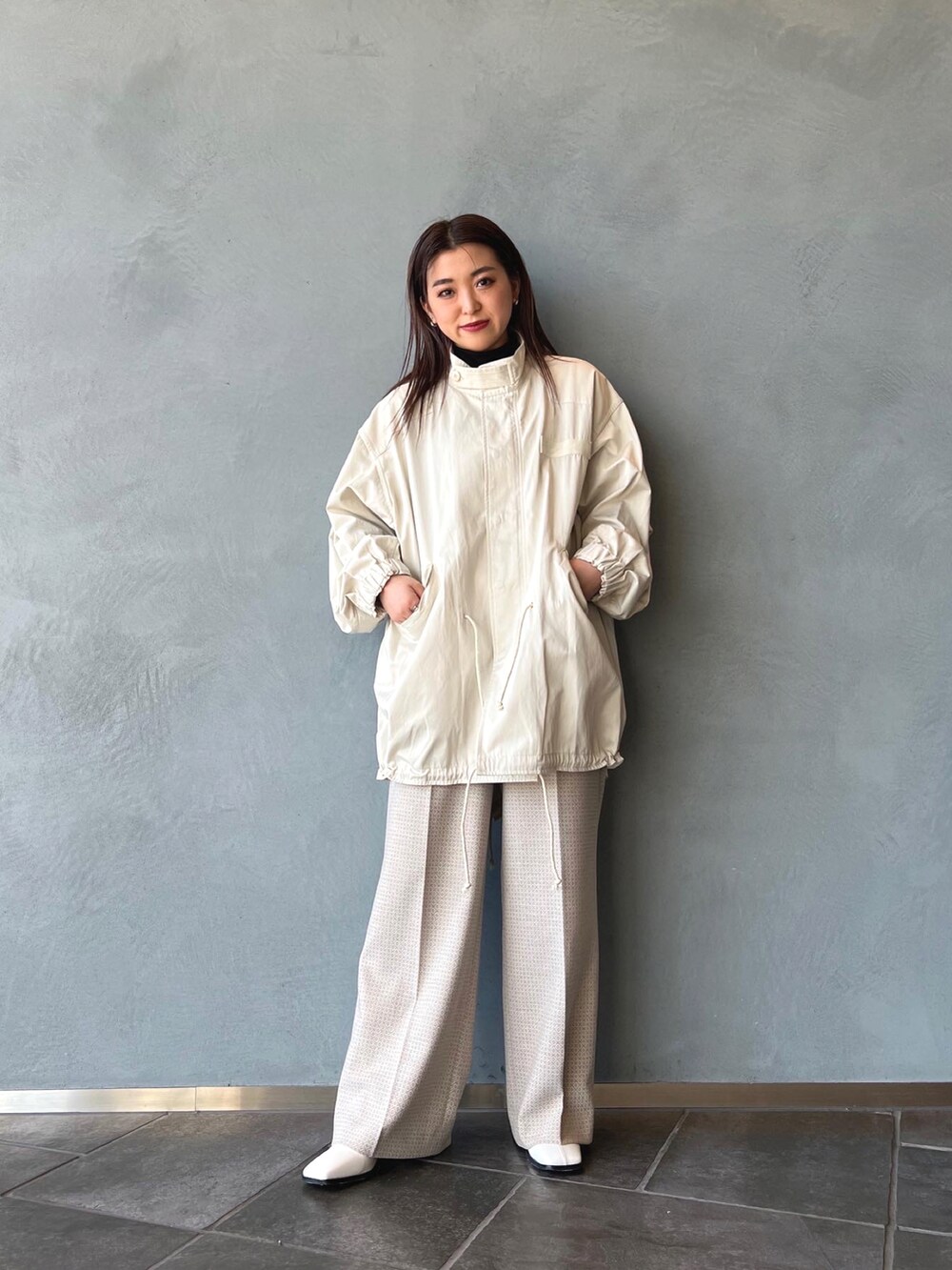 「ゆるコーデ、カジュアルコーデ、オトナカジュアル、大人かわいい、春服、モッズコート、モッズコーデ、キレイめ、低身長コーデ、ゆるパンツ、Lui's、luisfemme、リラックス、オーバーサイズ、春コーデ」｜「Lui'sのミドルモッズコート（モッズコート、ホワイト系）」を使った、makoさん（レディース・155cm）の冬コーディネートの2枚目の写真