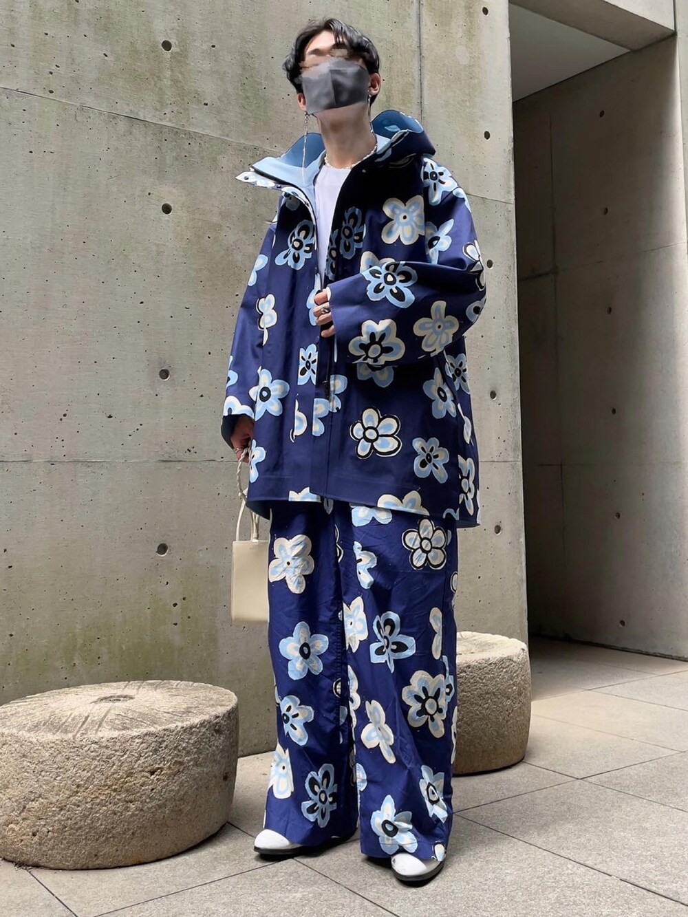「ユニクロ、UNIQLO、MARNI、マルニ」｜「UNIQLO × MARNIのアイテム（マウンテンパーカー、ブルー系）」を使った、ryunosukeさん（メンズ・170cm）の春コーディネートの3枚目の写真