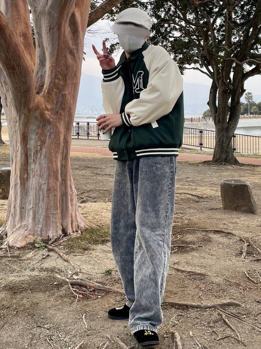 「MONO-MART、PR、muhet、niko and ...、秋コーデ、冬コーデ、ootd、古着」｜「MONO-MARTのハイウエストワイドストレート ヴィンテージウォッシュデニムパンツ（デニムパンツ、ブラック系）」を使った、ふくさん（メンズ・174cm）の冬コーディネートの2枚目の写真