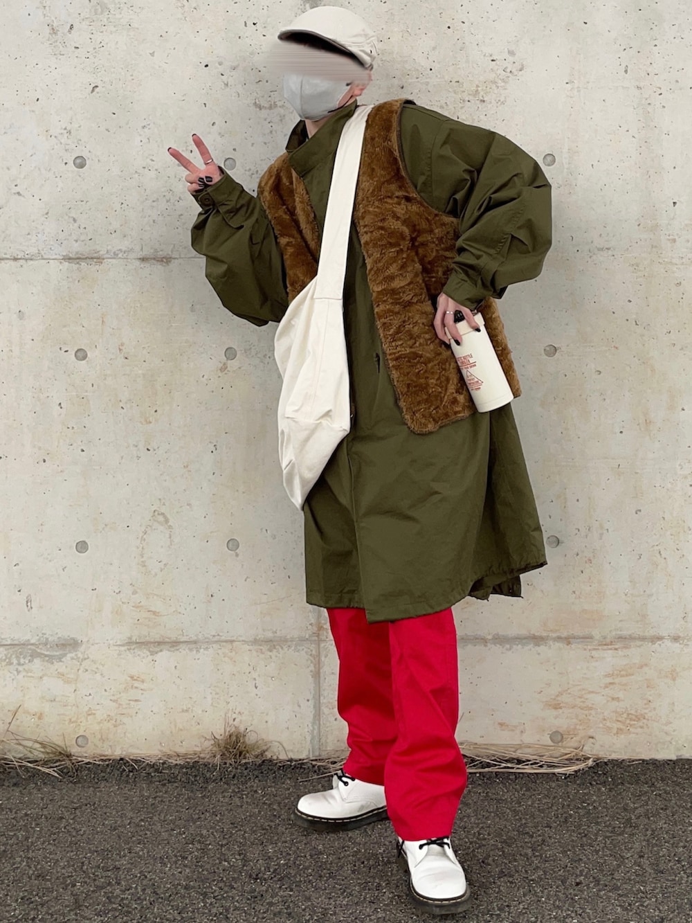 「MONO-MART、PR、WEGO、muhet、ミリタリー、ootd、古着、秋コーデ、冬コーデ」｜「MONO-MARTの【retock's】ニュースペーパーバッグ ヴィンテージライクゴールドDカン付 ビッグキャンバスショルダー（ショルダーバッグ、ベージュ系）」を使った、ふくさん（メンズ・174cm）の冬コーディネートの2枚目の写真