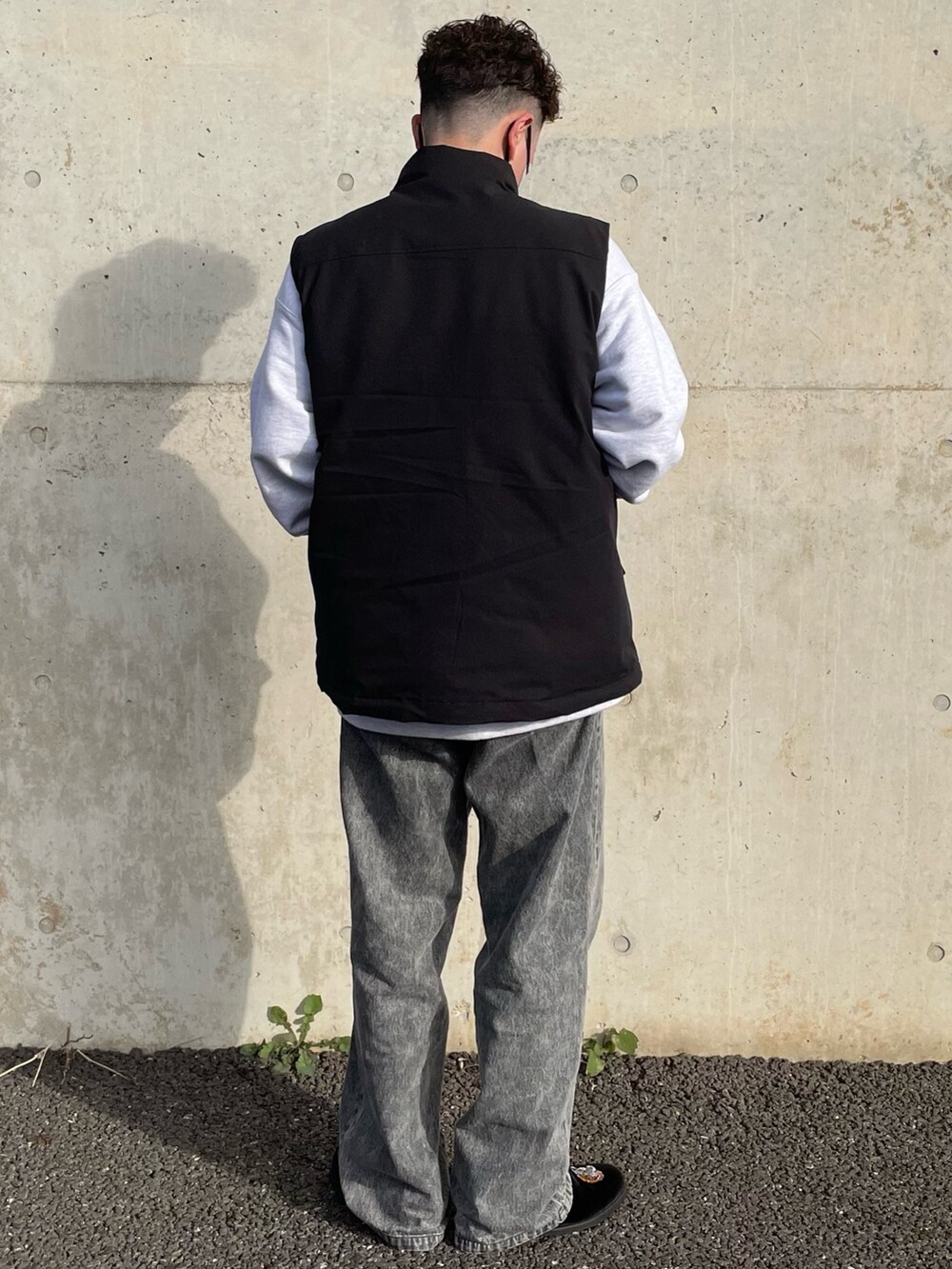 「monomart、MONO-MART、PR、ootd、古着MIX、古着、秋コーデ、冬コーデ」｜「MONO-MARTの【retock's】ロゴ刺繍 スタンドカラーボリュームモンスターパディングベスト（ダウンベスト、ブラック系）」を使った、ふくさん（メンズ・174cm）の冬コーディネートの2枚目の写真