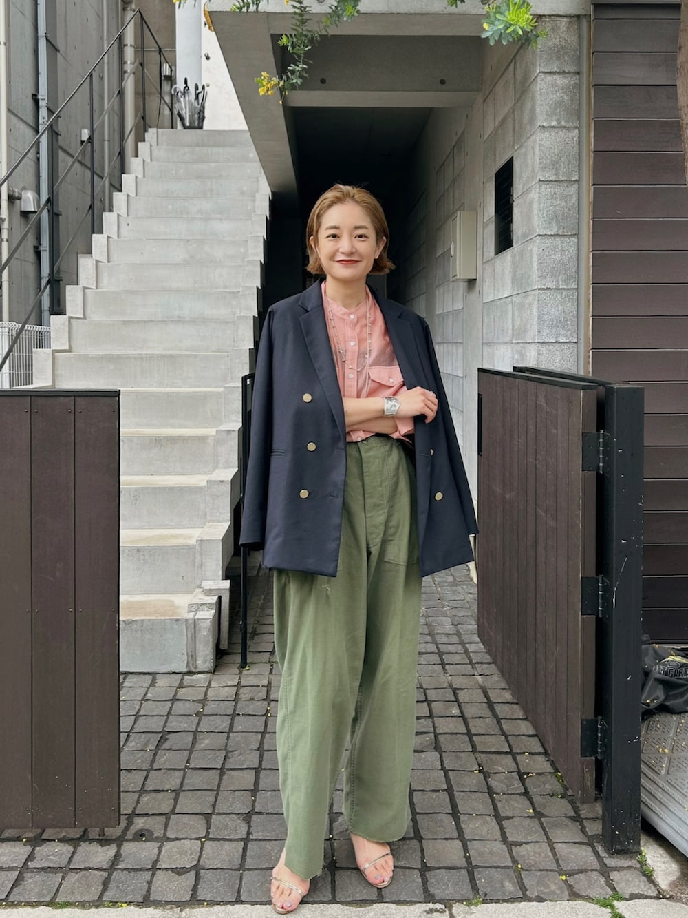 「SHENERY、シアートップス、シアーシャツ、ベイカーパンツ、ヴィンテージ、サンダル、NEBULONIE、カジュアル、カジュアルコーデ、春コーデ、ピンク、春服コーデ、パンツコーデ、ジャケットスタイル」｜「SHENERYのウエスタンシアーシャツ（シャツ/ブラウス、ピンク系）」を使った、kawashima_164cmさん（レディース・164cm）の春コーディネートの3枚目の写真